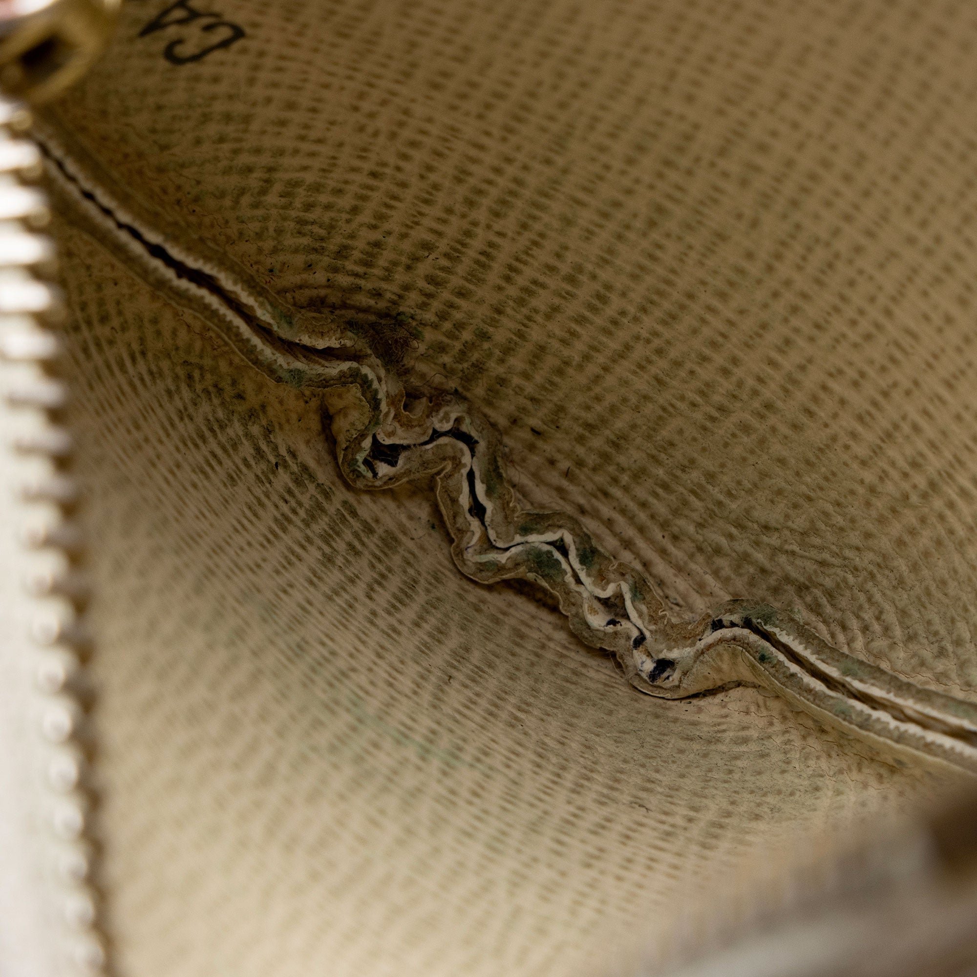 Louis Vuitton Damier Azur Key Pouch (SHF-cdVVcJ)