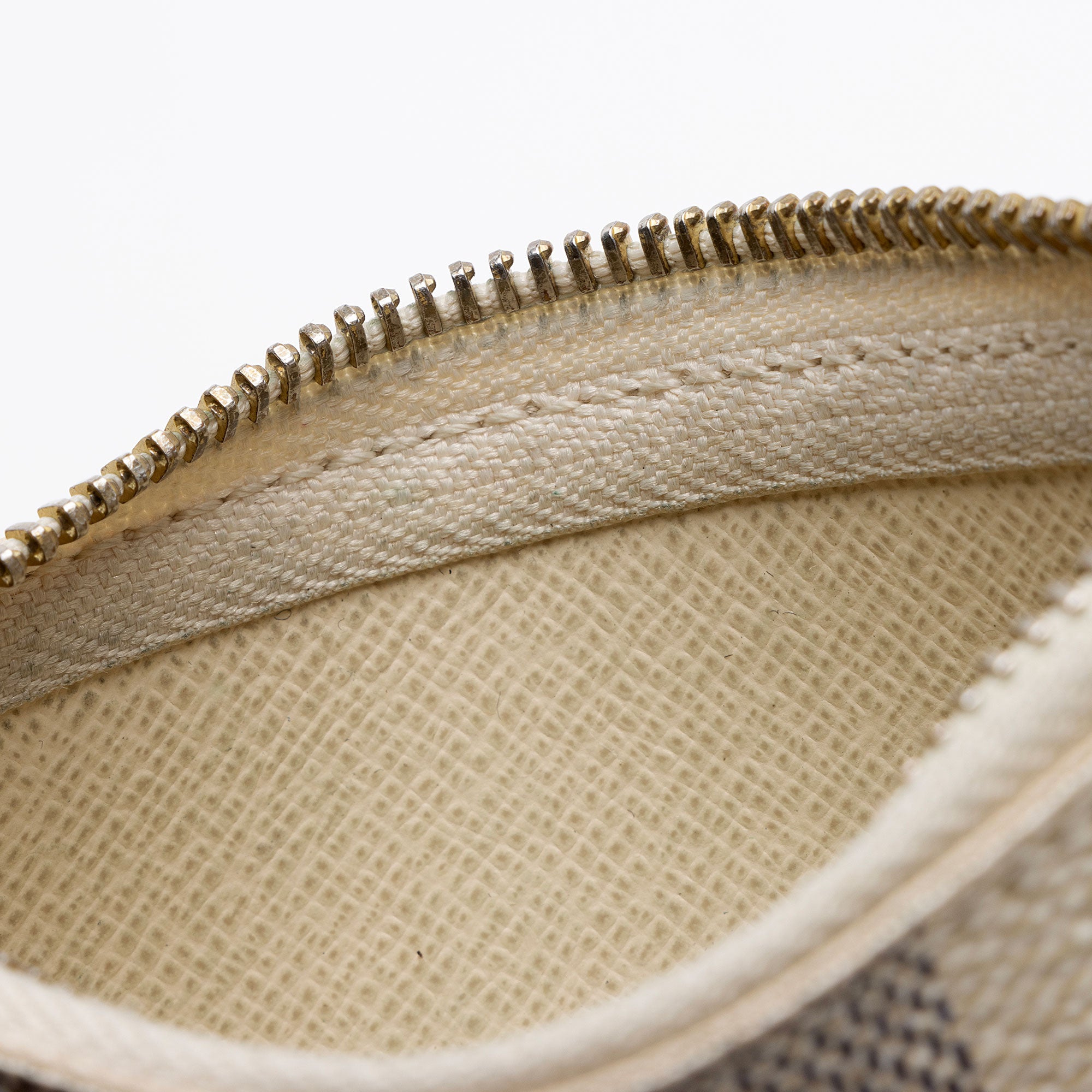 Louis Vuitton Damier Azur Key Pouch (SHF-cdVVcJ)