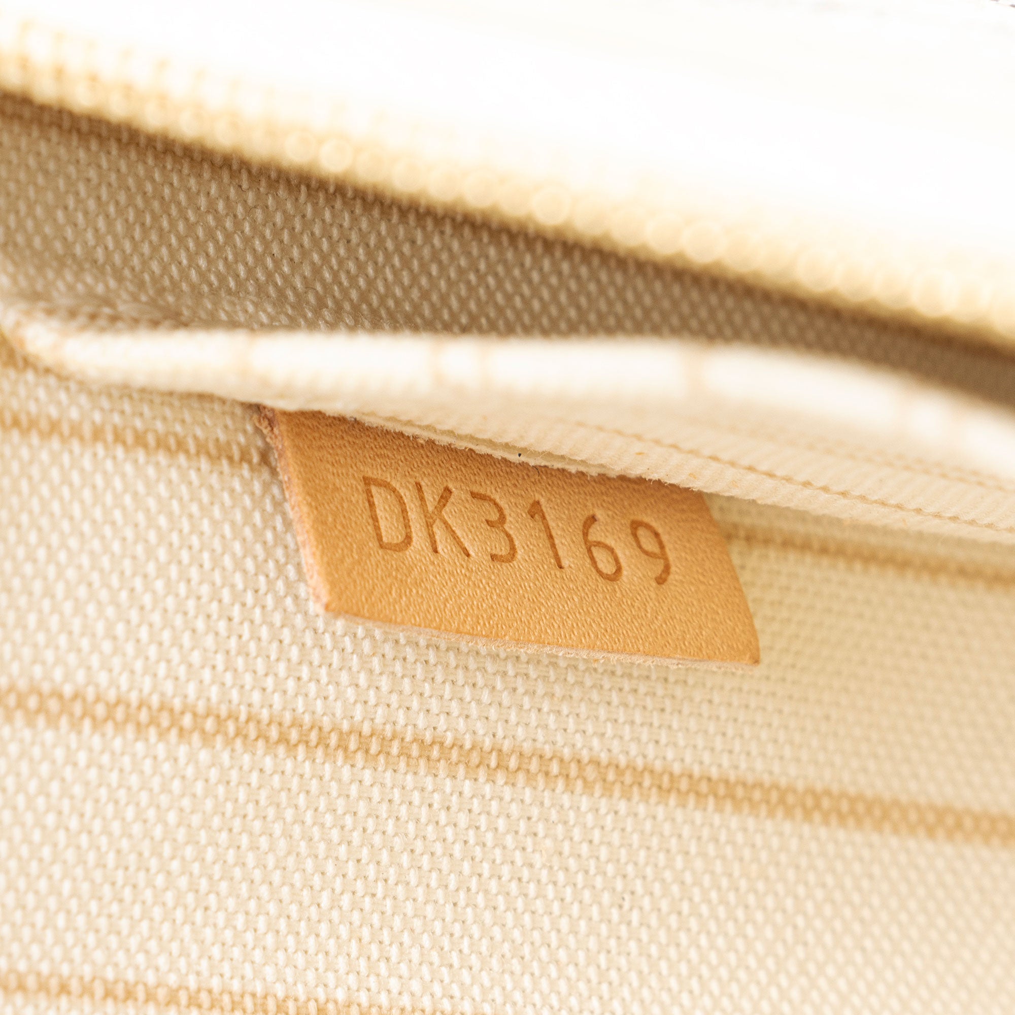 Louis Vuitton Damier Azur Neverfull MM Pochette