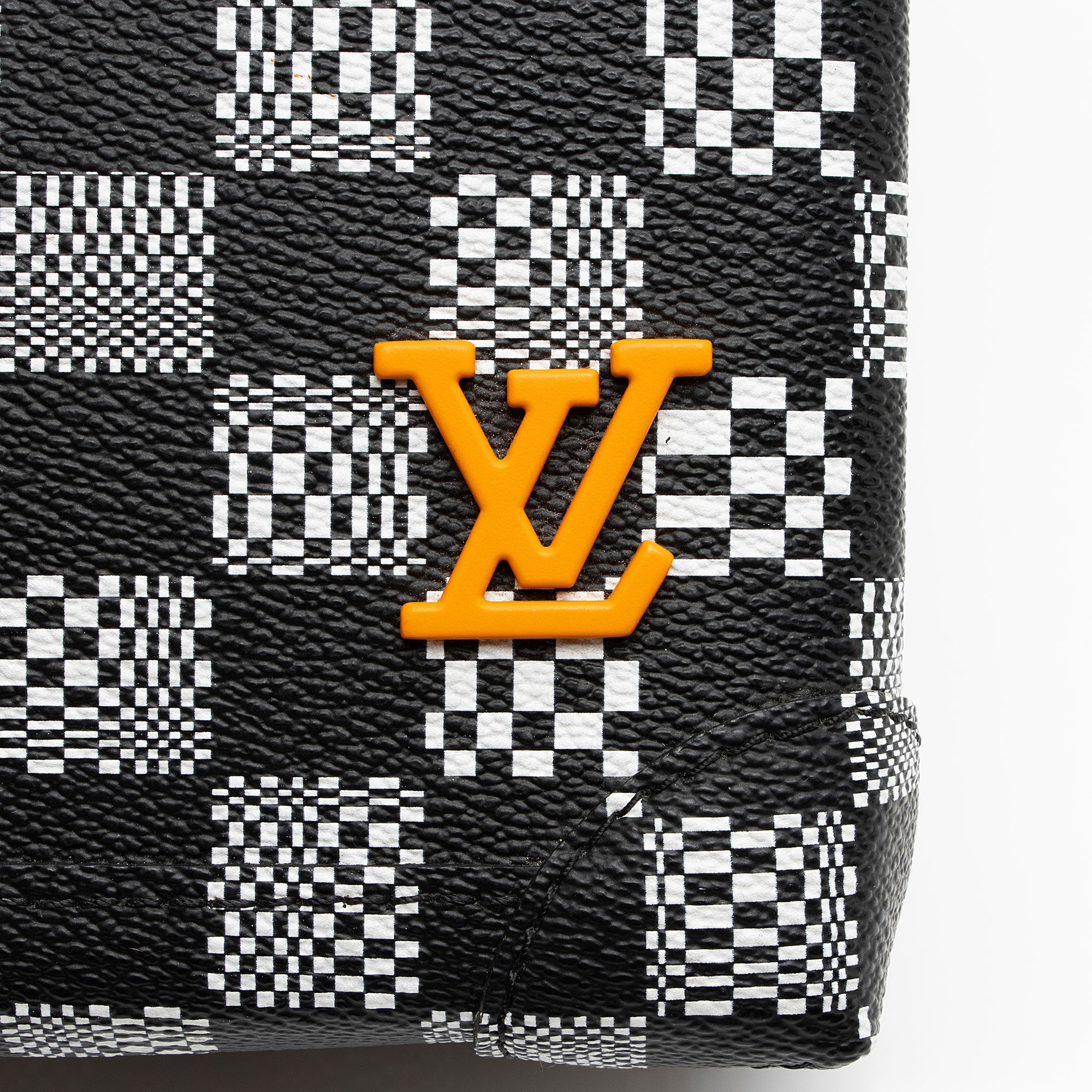 Louis Vuitton Limited Edition Damier Distorted Nano Steamer (SHF-JLVigE)