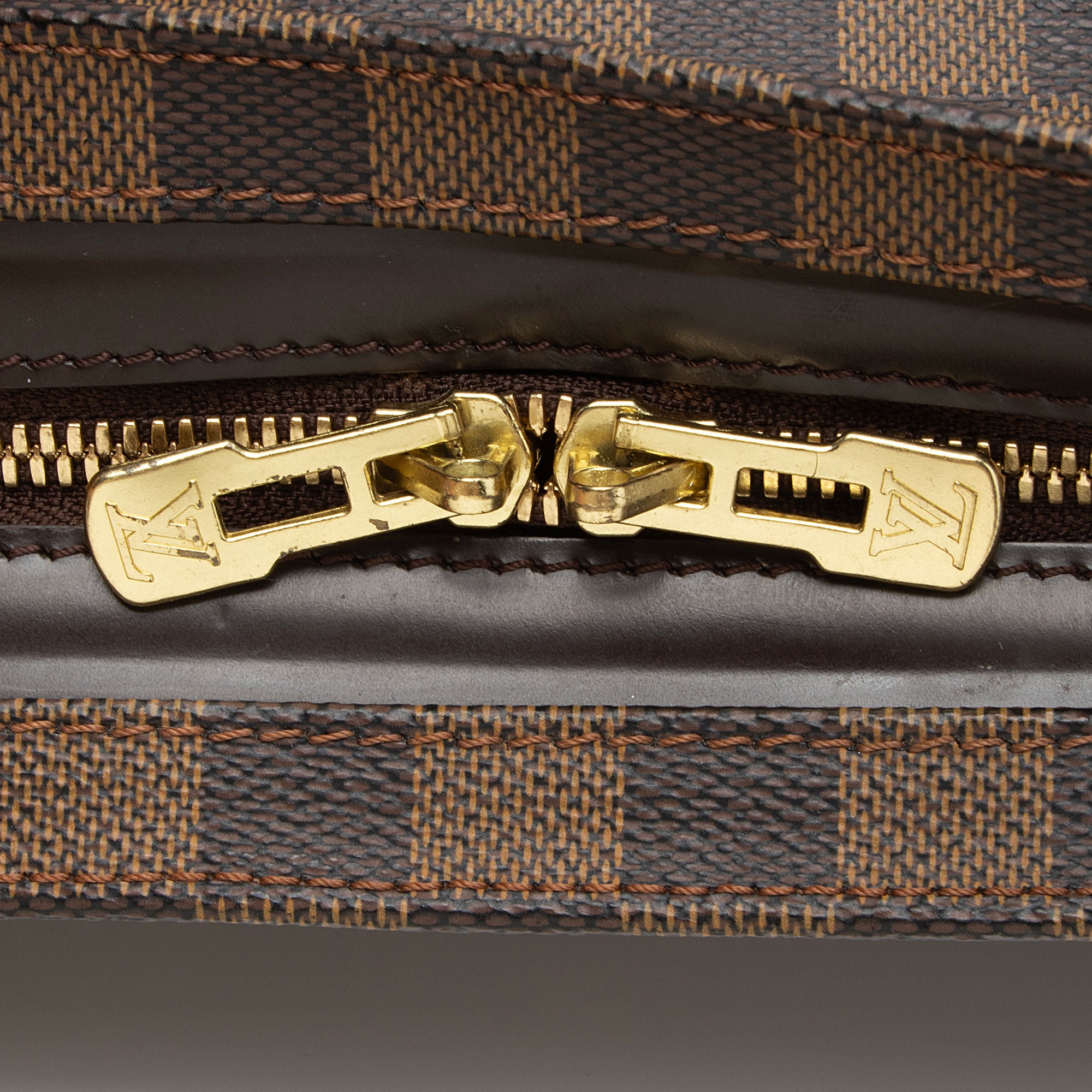 Louis Vuitton Damier Ebene Chelsea Tote (SHF-hiE1g8)