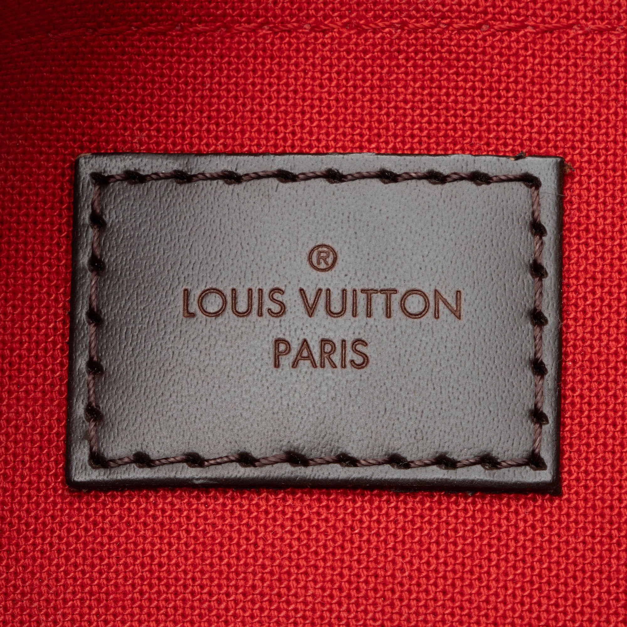 Louis Vuitton Damier Ebene Favorite MM Shoulder Bag (SHF-drGeqd)