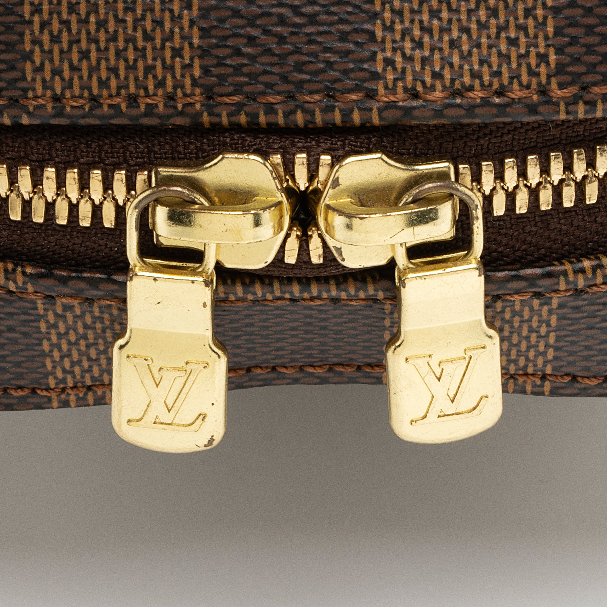 Louis Vuitton Damier Ebene Geronimos Sling Bag (SHF-1tyLoY)