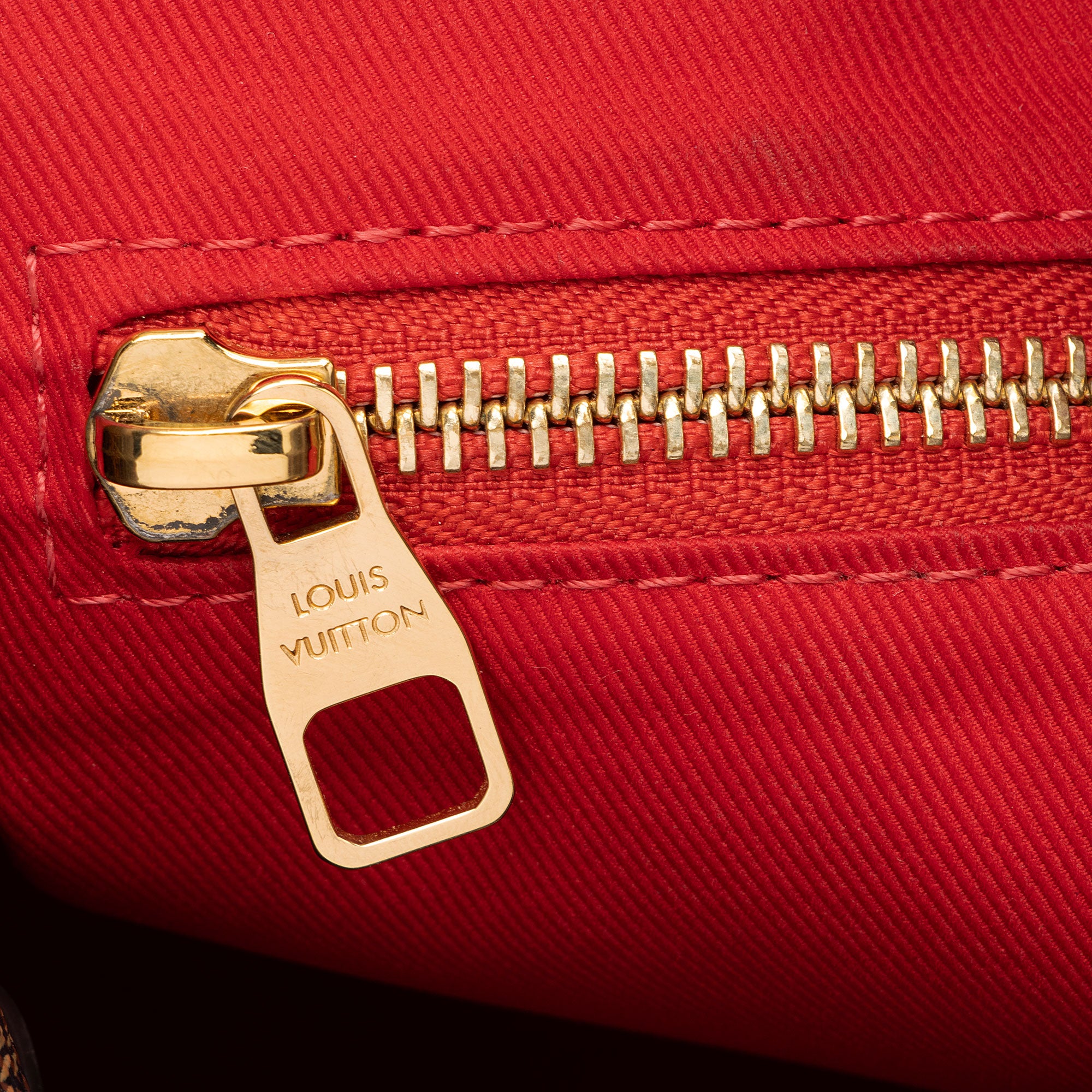 Louis Vuitton Damier Ebene Graceful PM Hobo (SHF-RDNtSa)