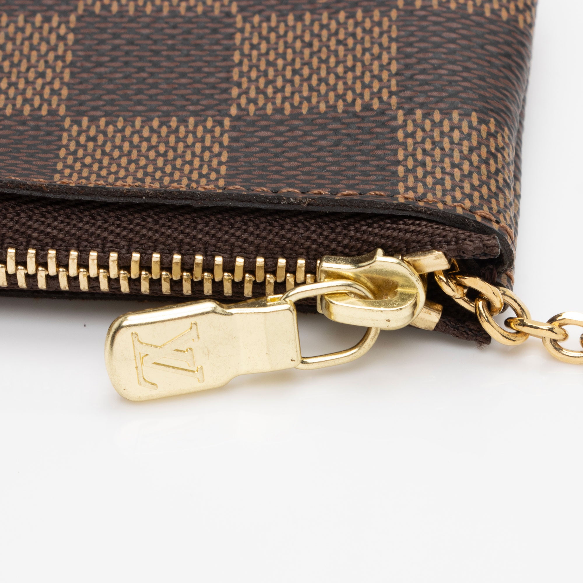 Louis Vuitton Damier Ebene Key Pouch (SHF-qx5uvo)