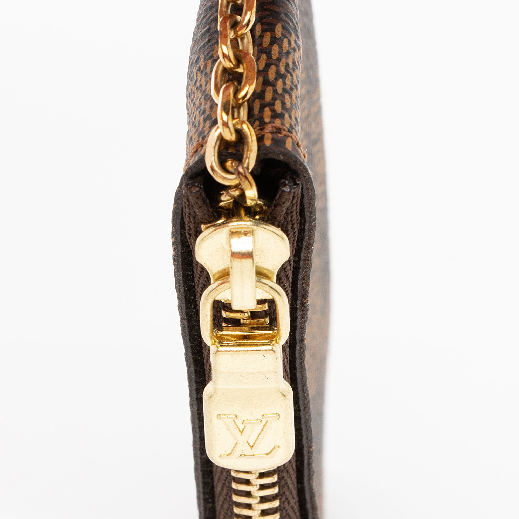 Louis Vuitton Damier Ebene Key Pouch (SHF-hhCQrk)
