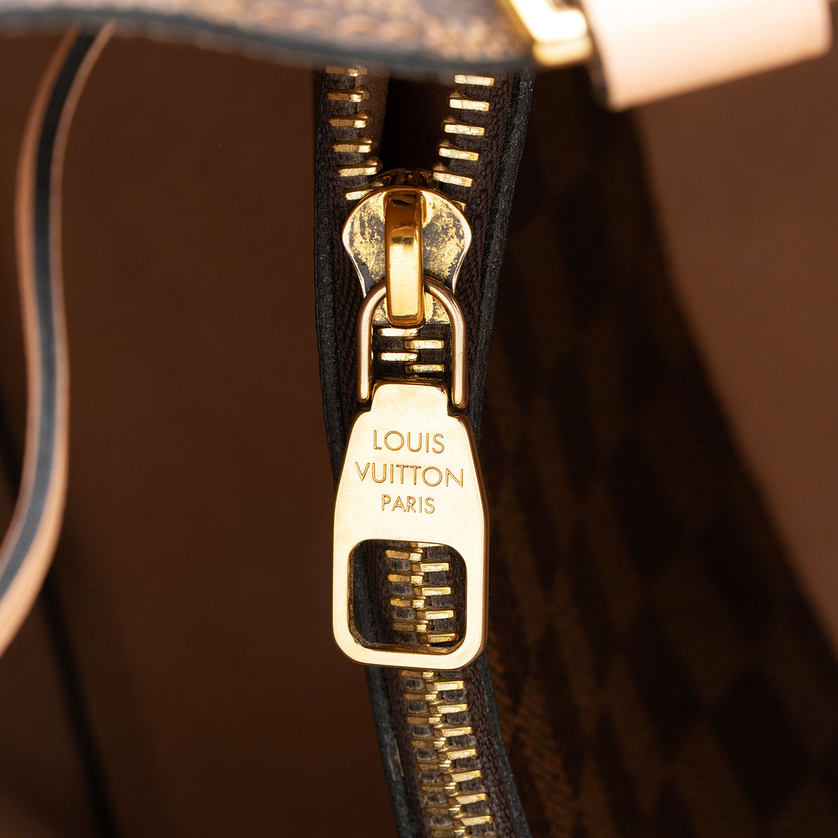 Louis Vuitton Damier Ebene Neonoe MM Shoulder Bag