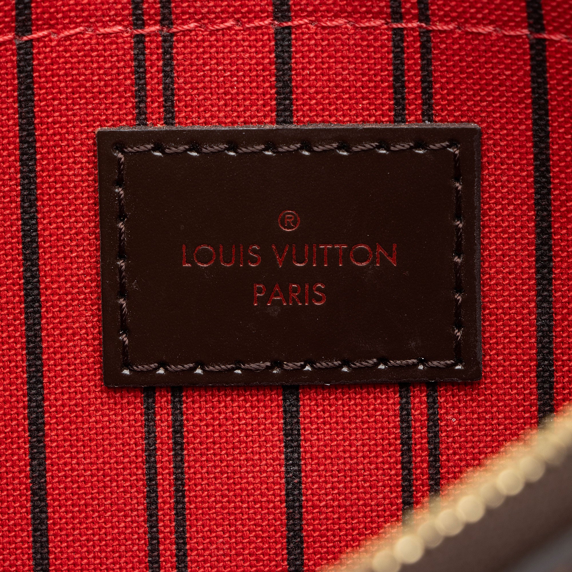 Louis Vuitton Damier Ebene Neverfull MM Pochette (SHF-T9Ww3O)