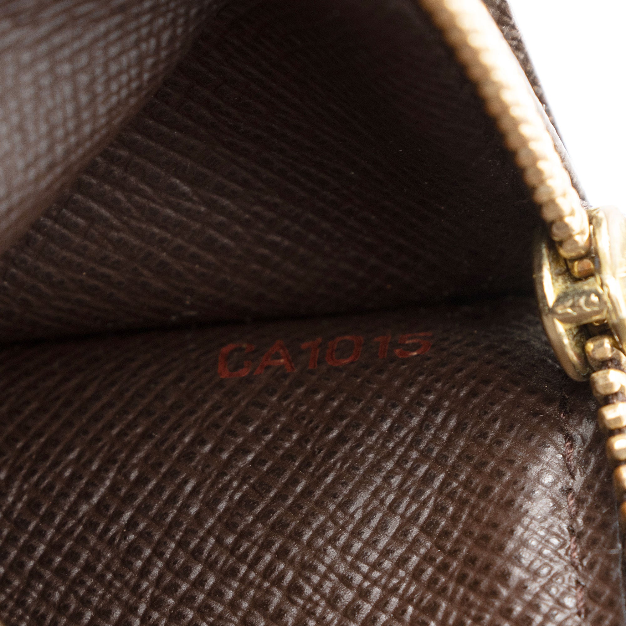 Louis Vuitton Damier Ebene Sarah Wallet (SHF-CpNxea)