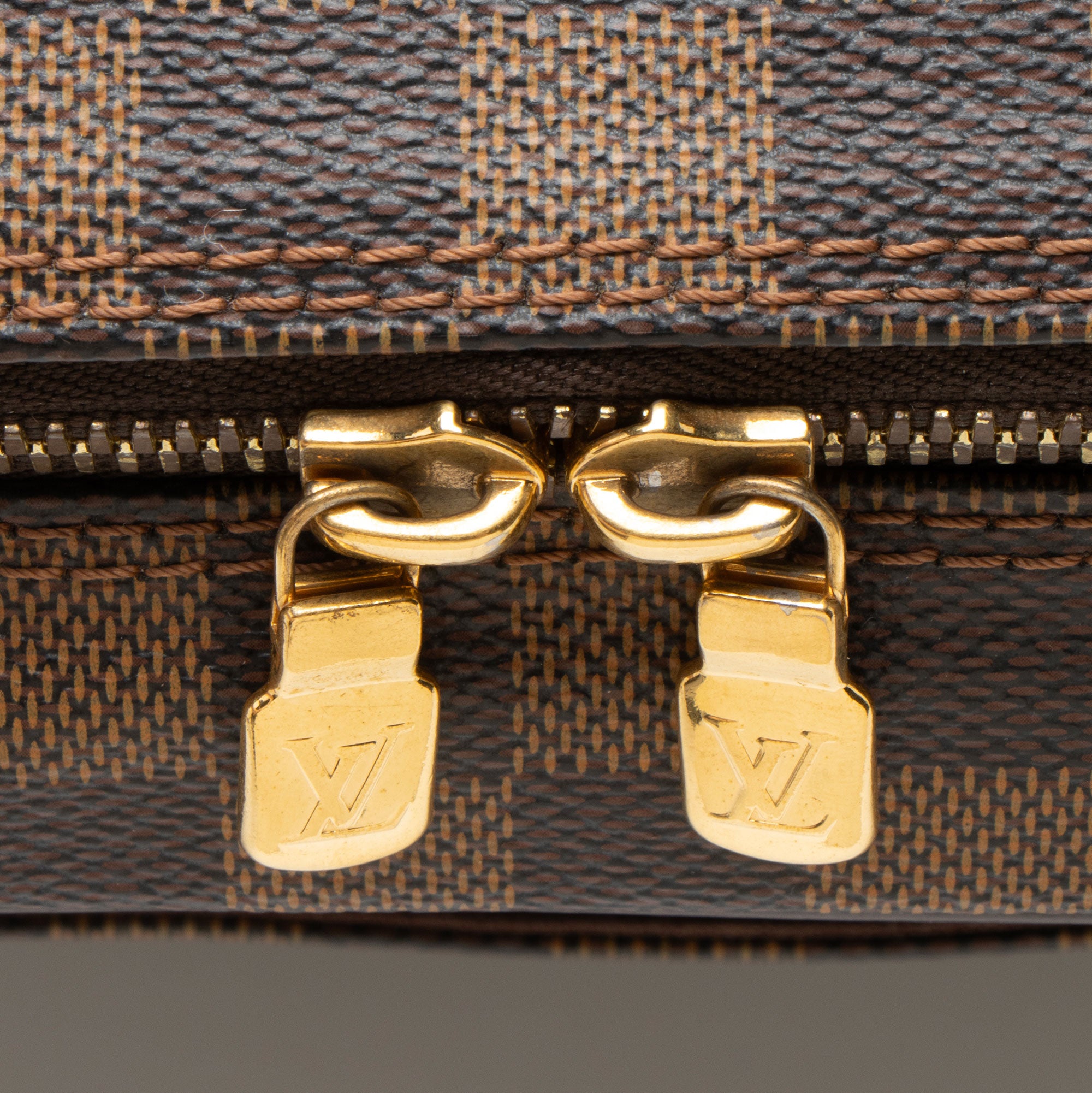 Louis Vuitton Damier Ebene Shelton MM Messenger