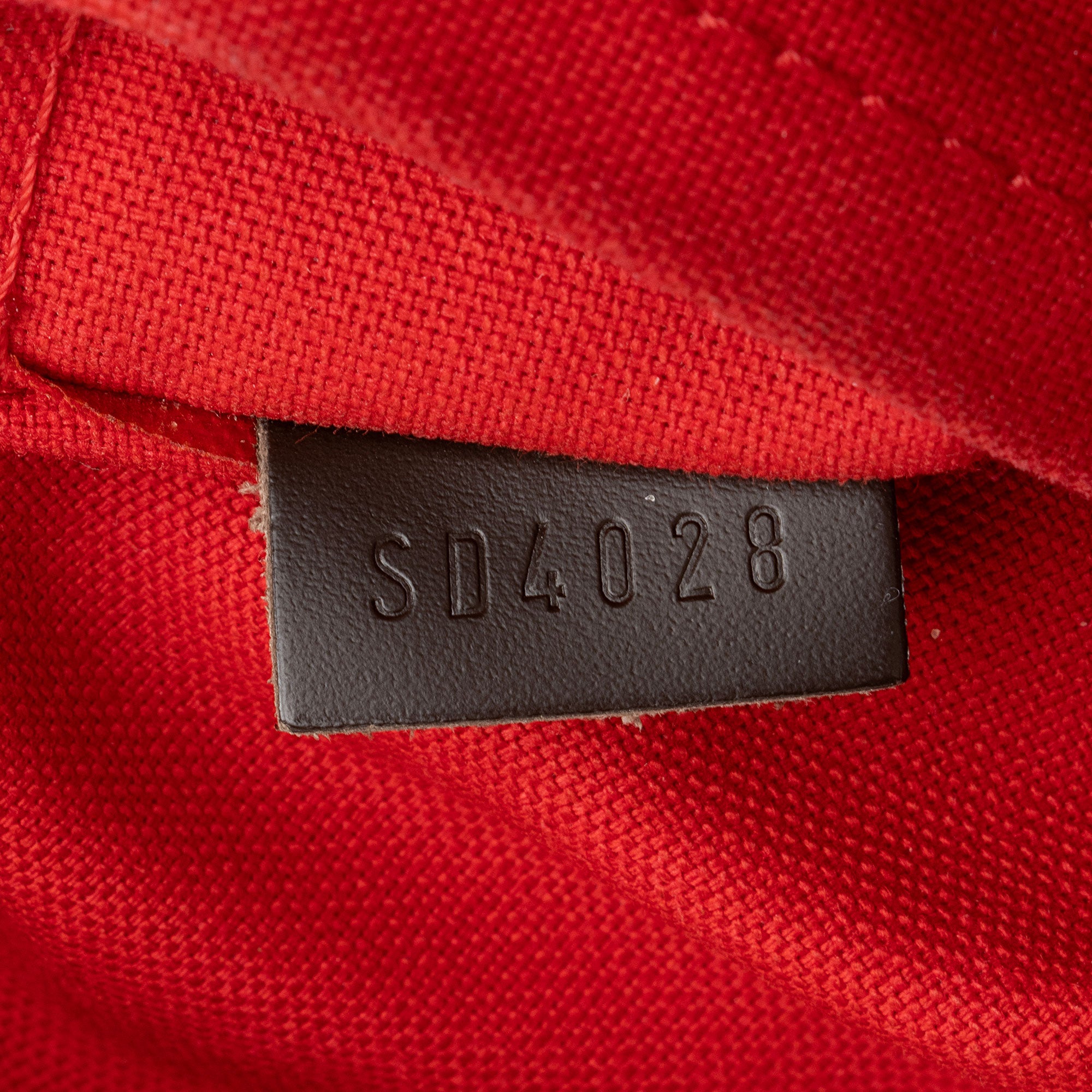 Louis Vuitton Damier Ebene Thames GM Shoulder Bag (SHF-2YfAQM)