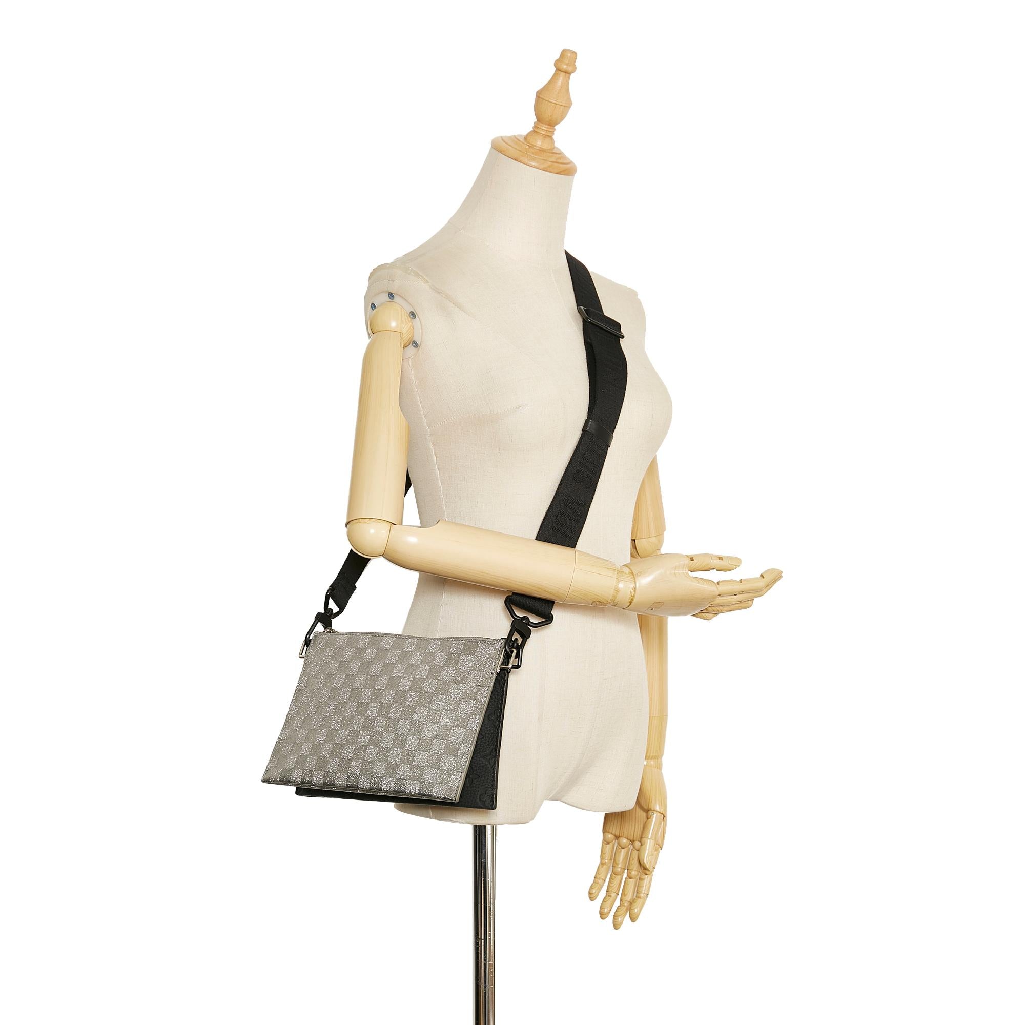 Louis Vuitton Damier Glitter Taurillon In The Loop Trio Pouch (SHG-5PeliZ)