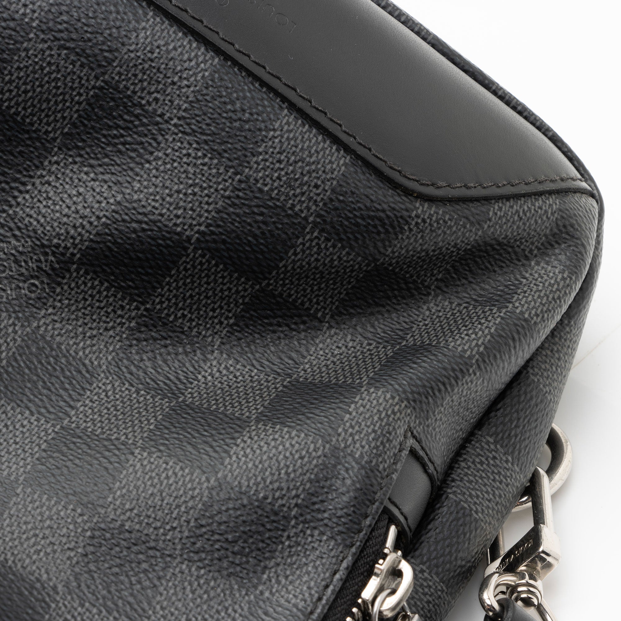 Louis Vuitton Damier Graphite Avenue Sling Bag (SHF-tXtE3t)