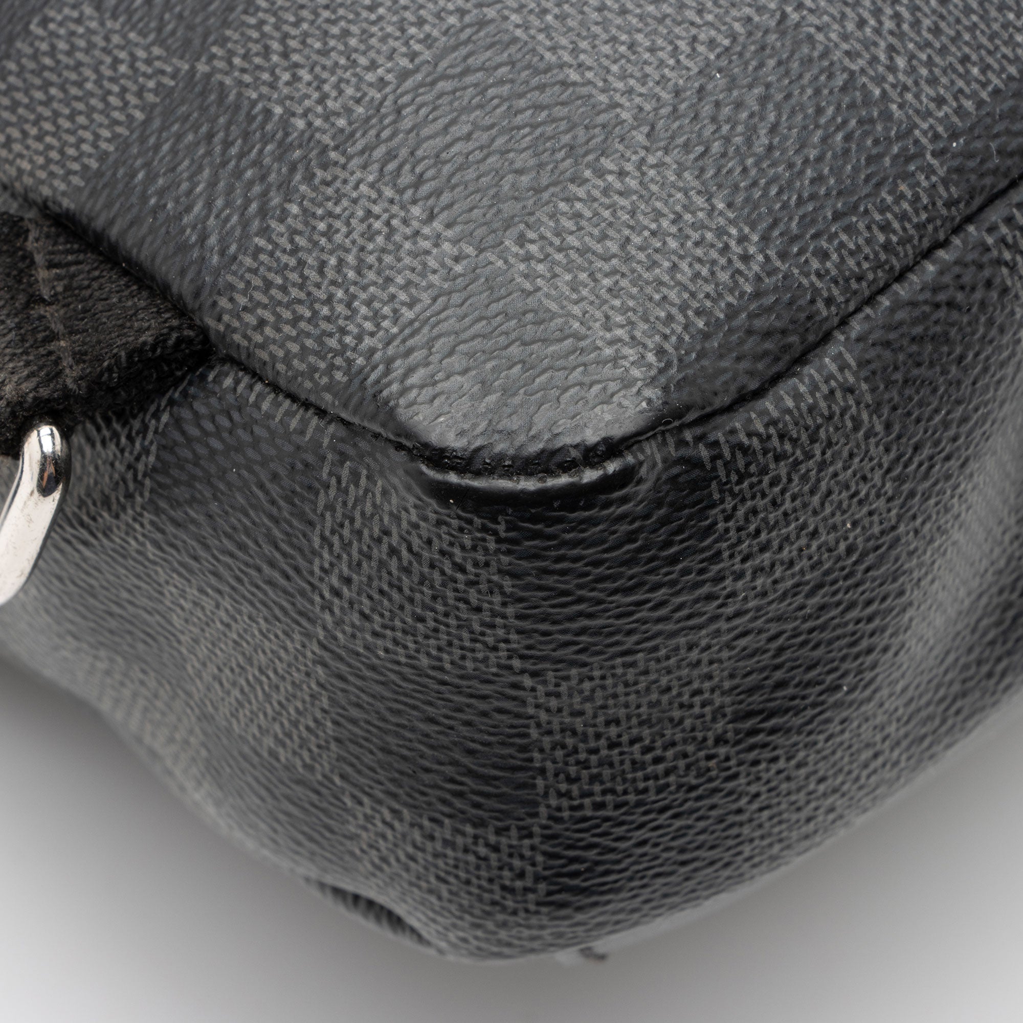 Louis Vuitton Damier Graphite Avenue Sling Bag (SHF-tXtE3t)