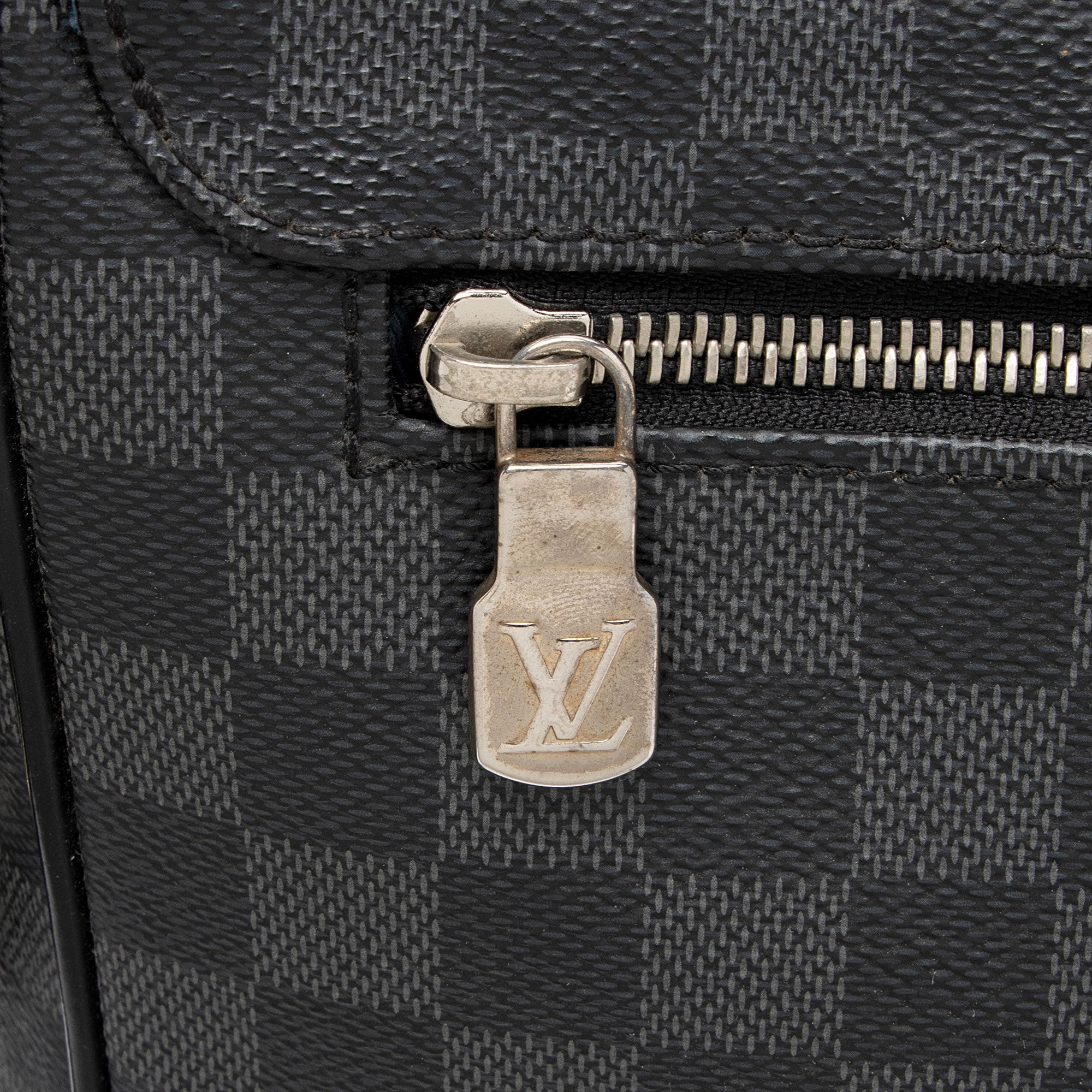 Louis Vuitton Damier Graphite District MM Messenger