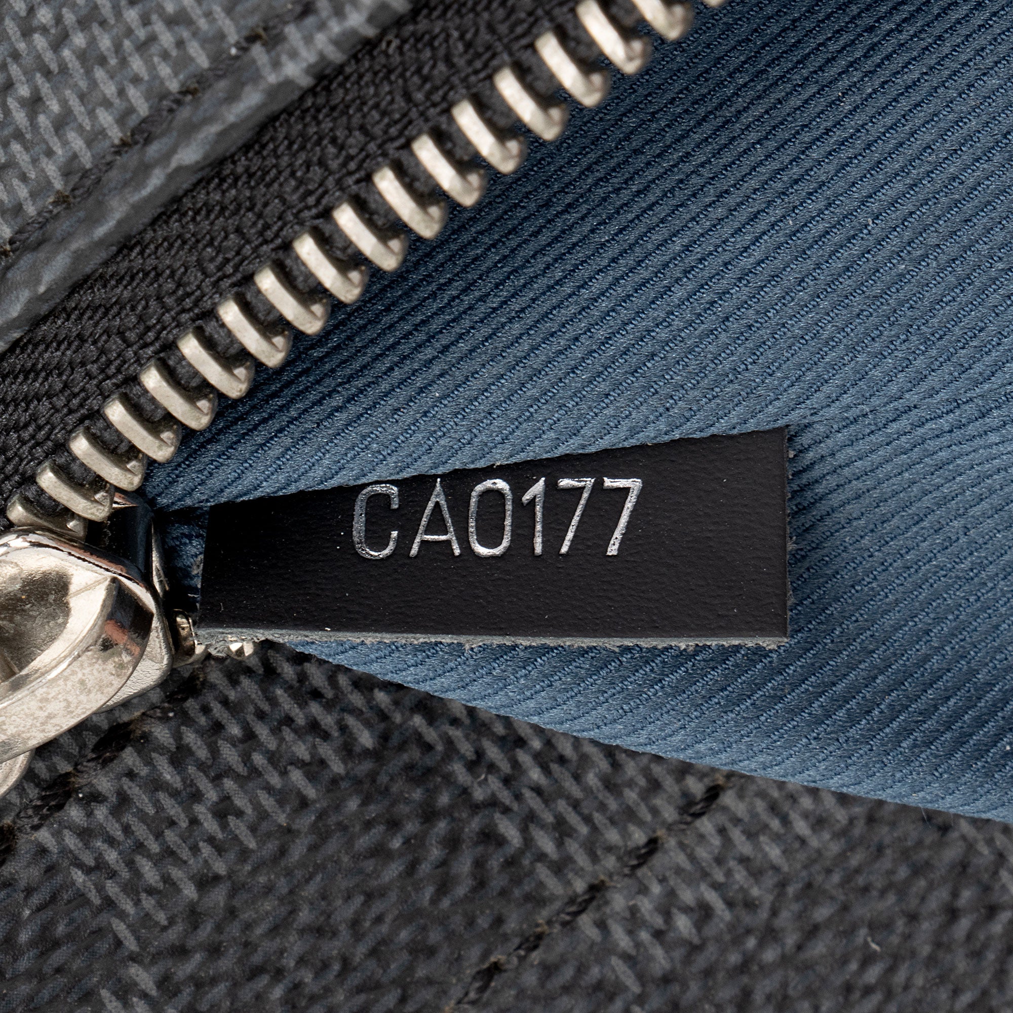 Louis Vuitton Damier Graphite District MM Messenger