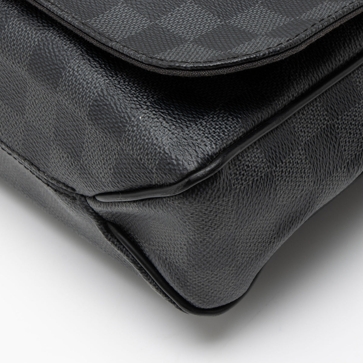 Louis Vuitton Damier Graphite District MM Messenger