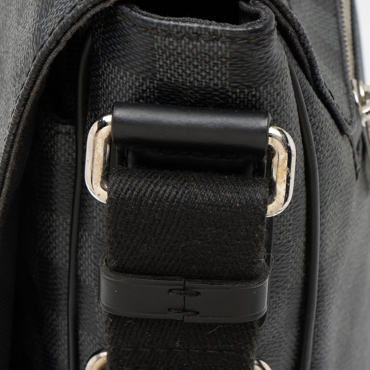Louis Vuitton Damier Graphite District MM Messenger