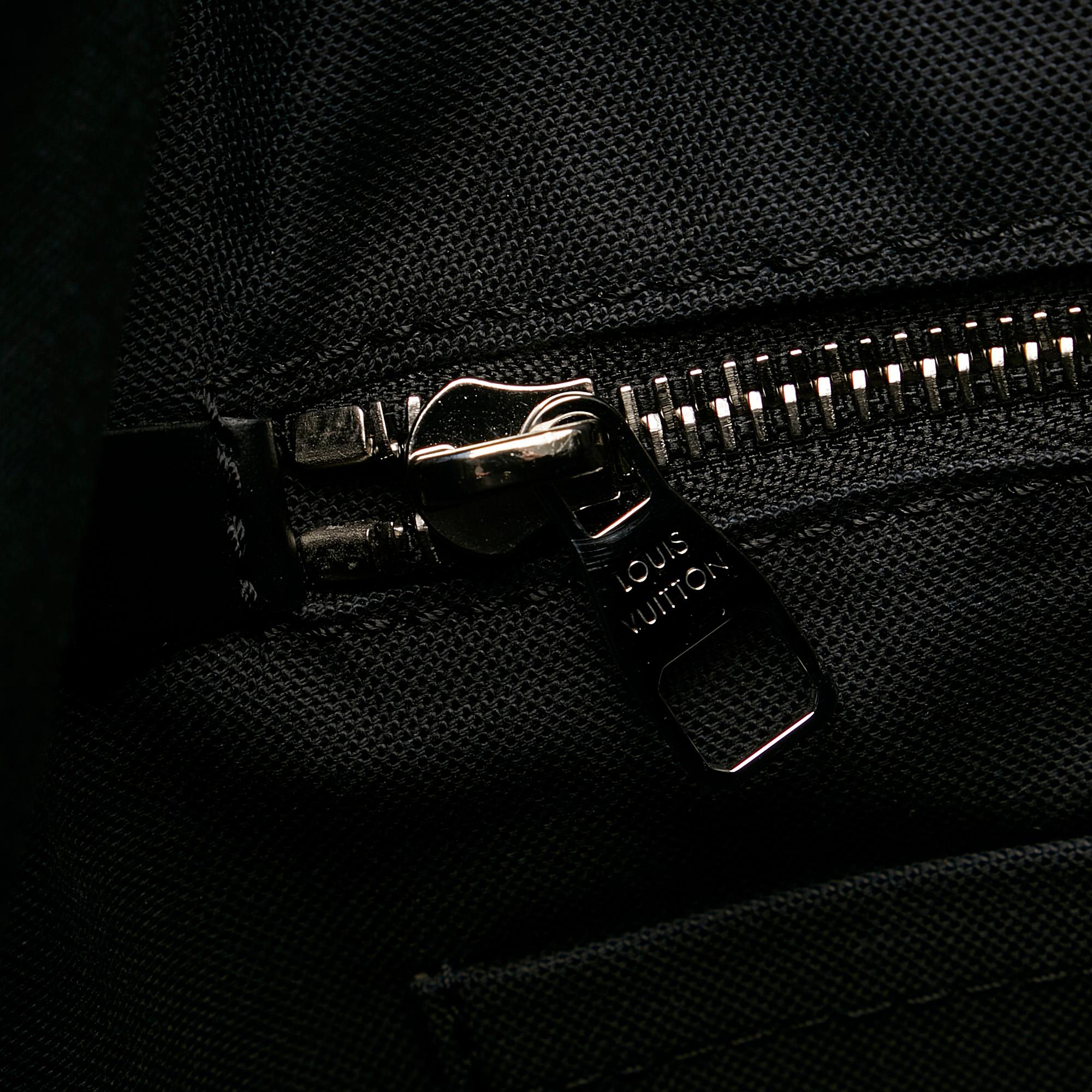 Louis Vuitton Damier Graphite Giant Christopher (SHG-37669)