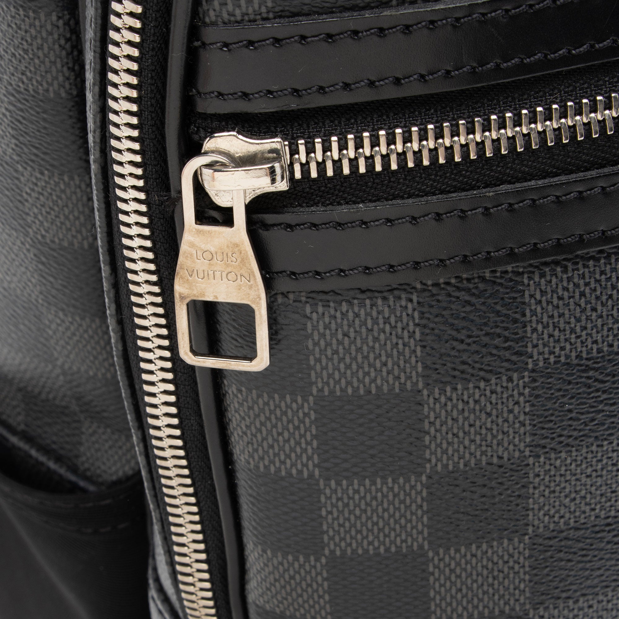 Louis Vuitton Damier Graphite Michael Backpack (SHF-xOritr)