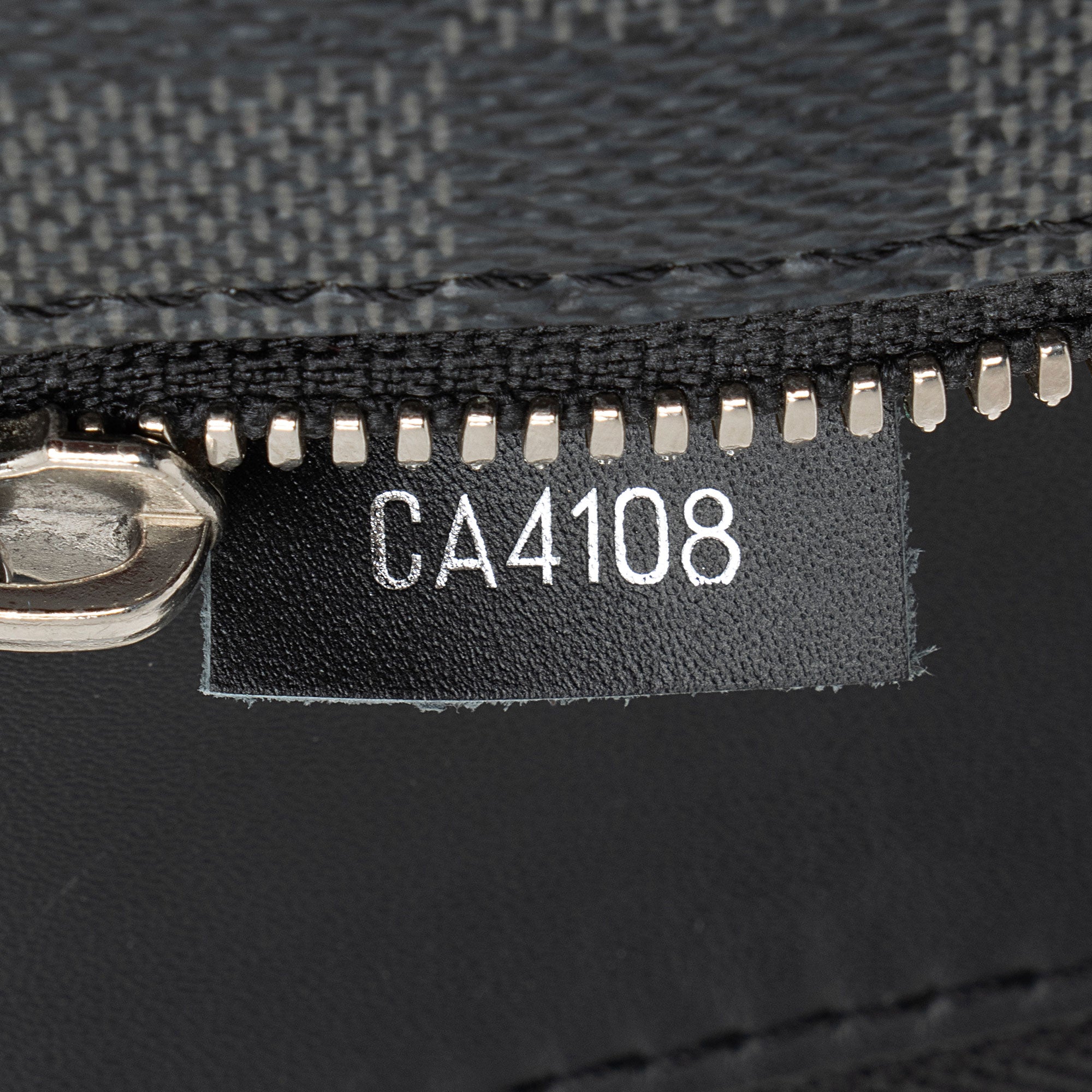 Louis Vuitton Damier Graphite Mick PM NM Messenger Bag (SHF-bwVdAg)