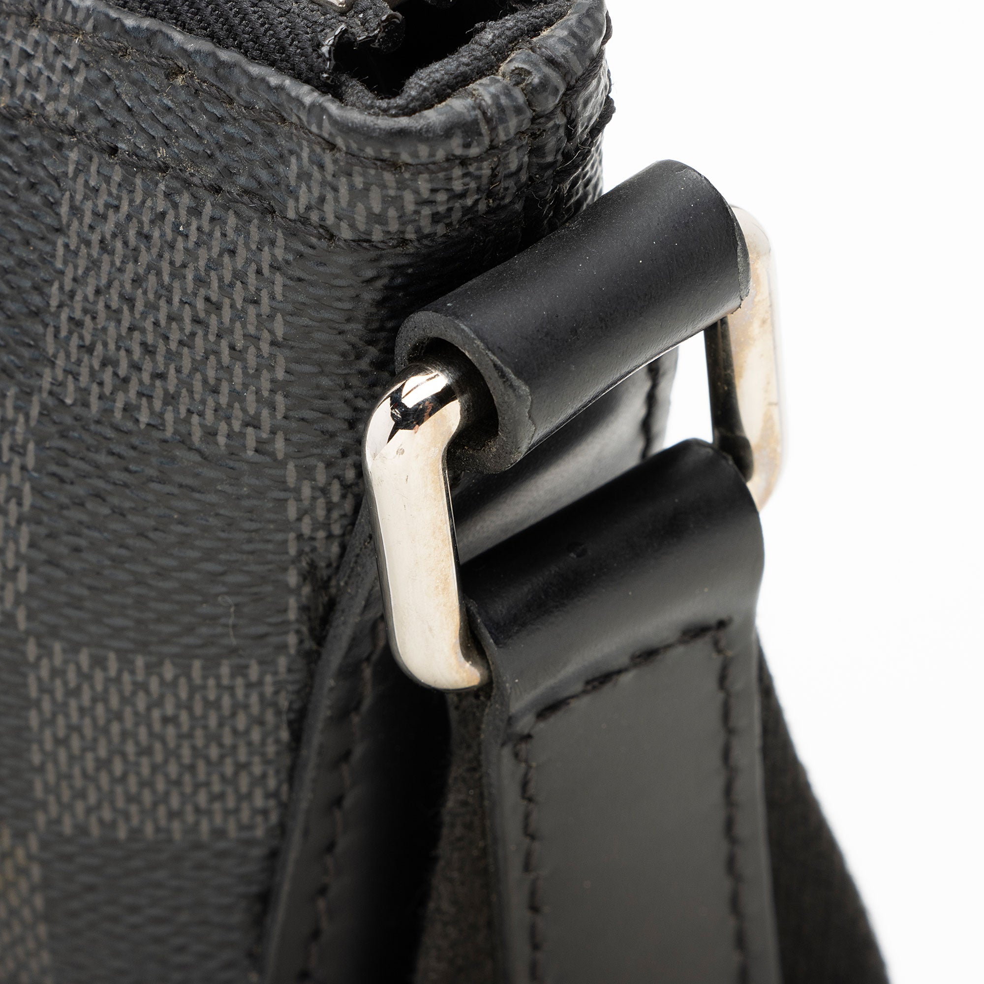 Louis Vuitton Damier Graphite Mick PM Shoulder Bag (SHF-eMLEKD)