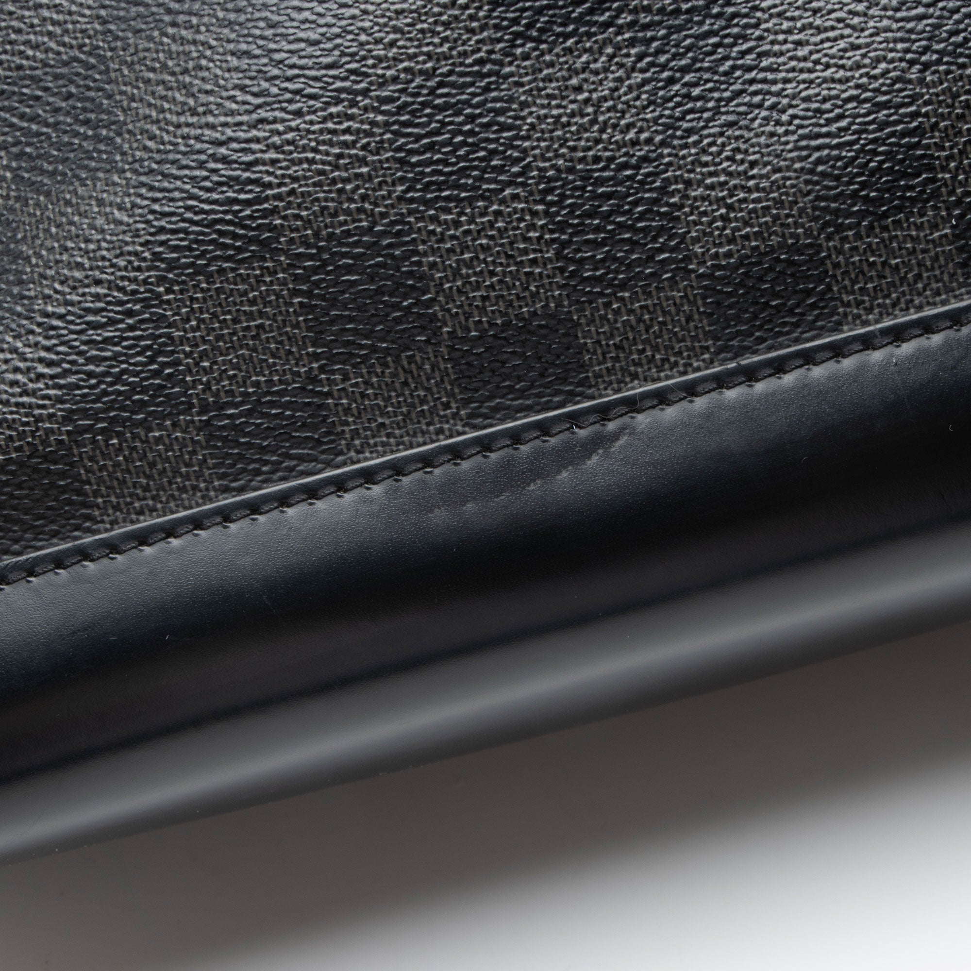 Louis Vuitton Damier Graphite Skyline MM Messenger