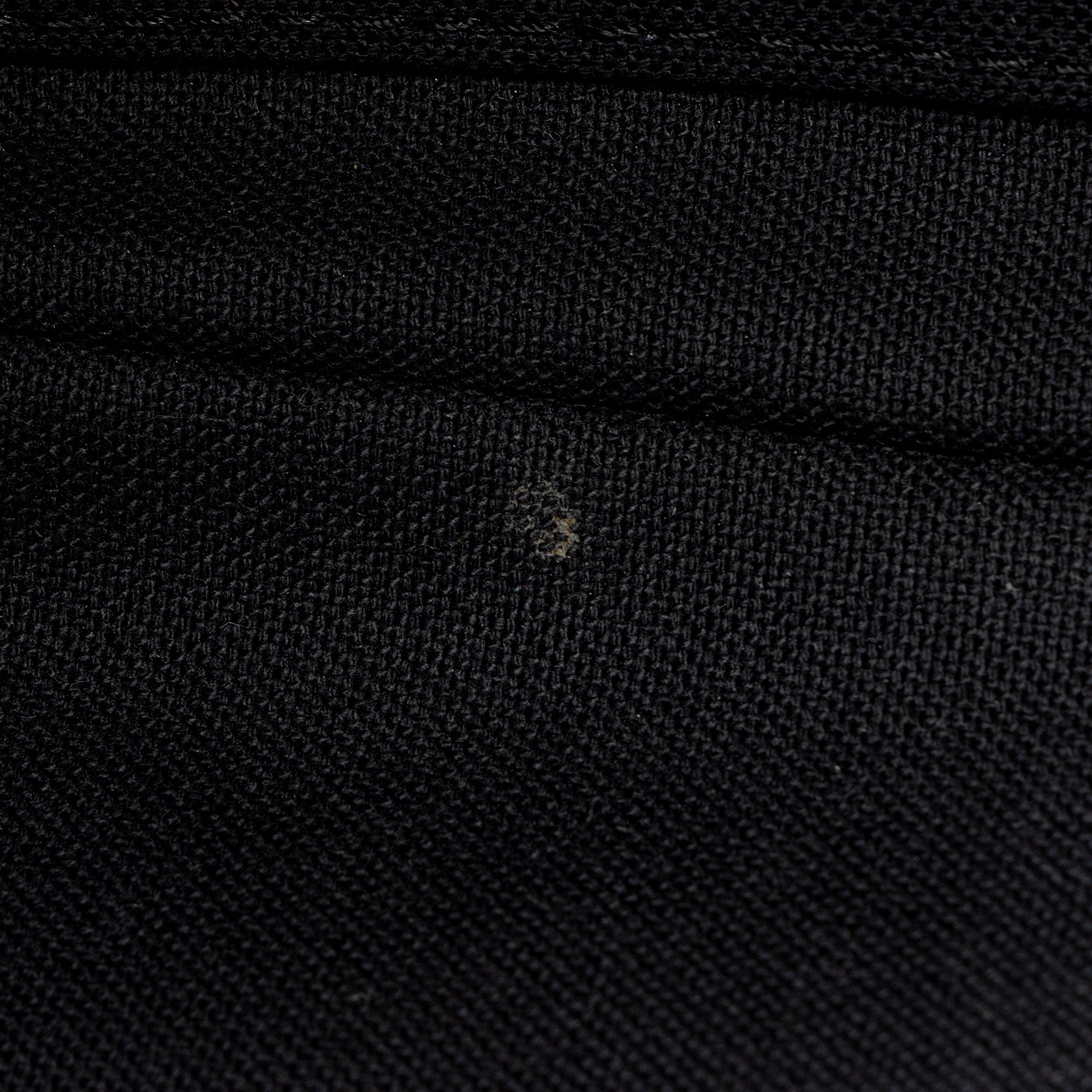 Louis Vuitton Damier Graphite Tadao PM Tote (SHF-Oxs4yX)