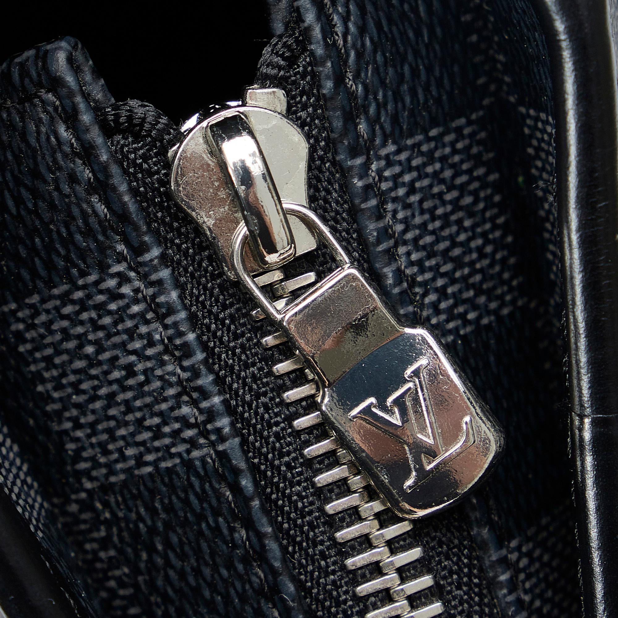 Louis Vuitton Damier Graphite Tadao PM (SHG-Ptb3QR)