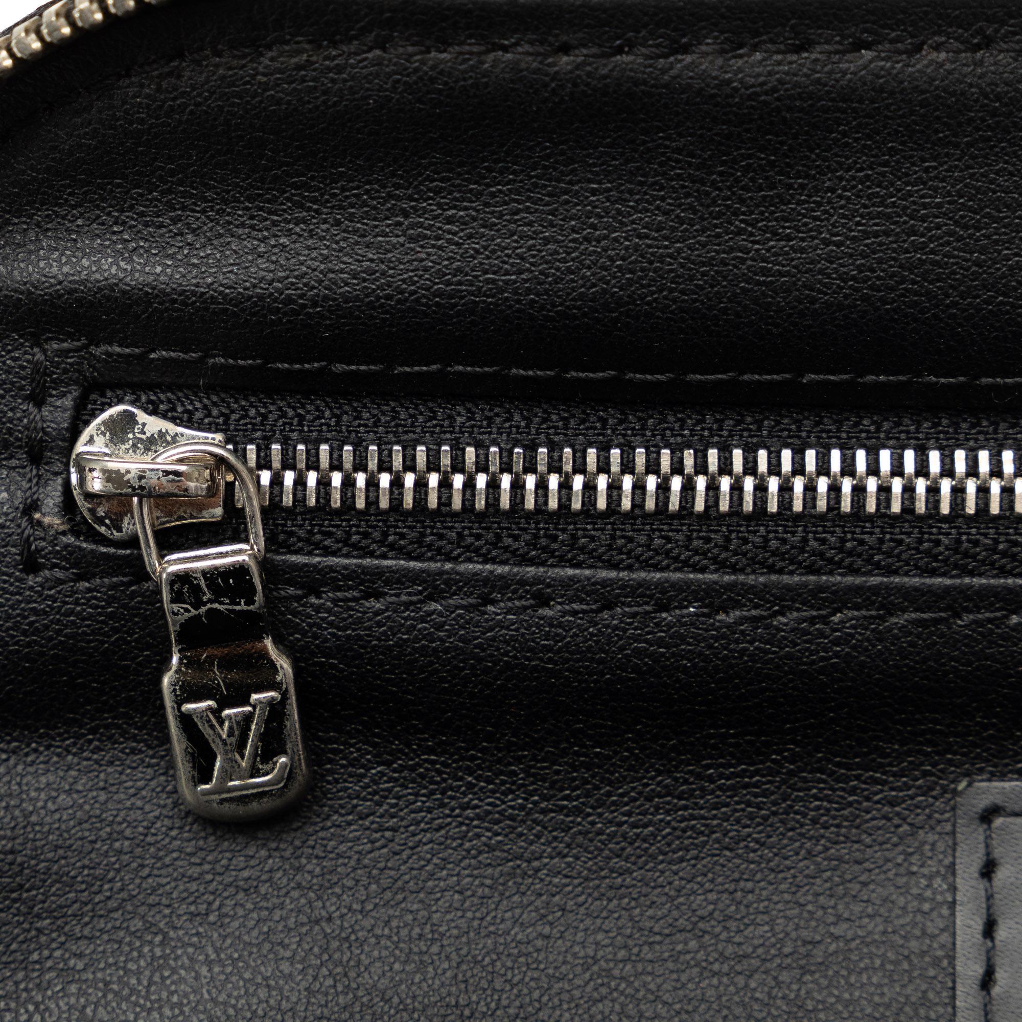 Louis Vuitton Damier Graphite Toiletry Pouch (SHG-axFMKu)