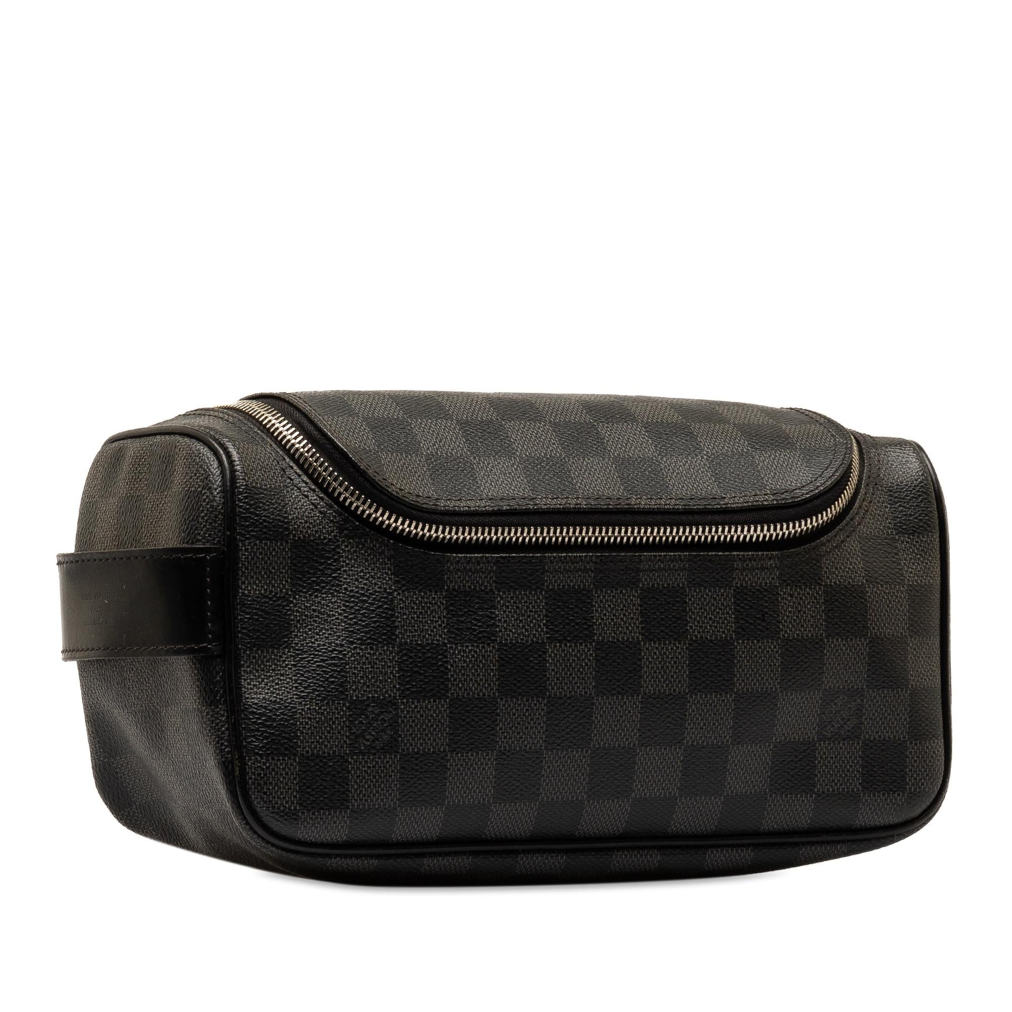 Louis Vuitton Damier Graphite Toiletry Pouch (SHG-axFMKu)