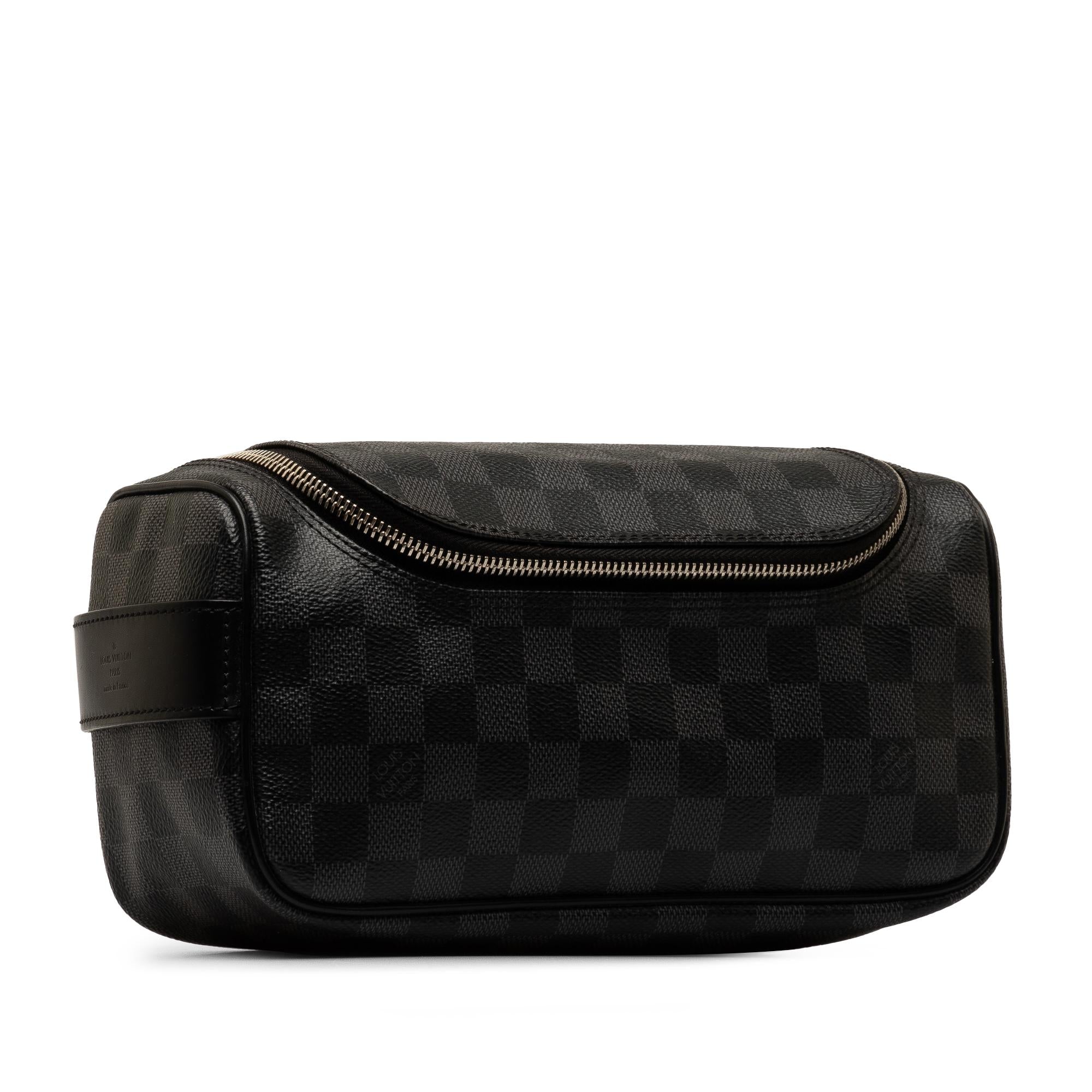 Louis Vuitton Damier Graphite Toiletry Pouch (SHG-izkCc8)