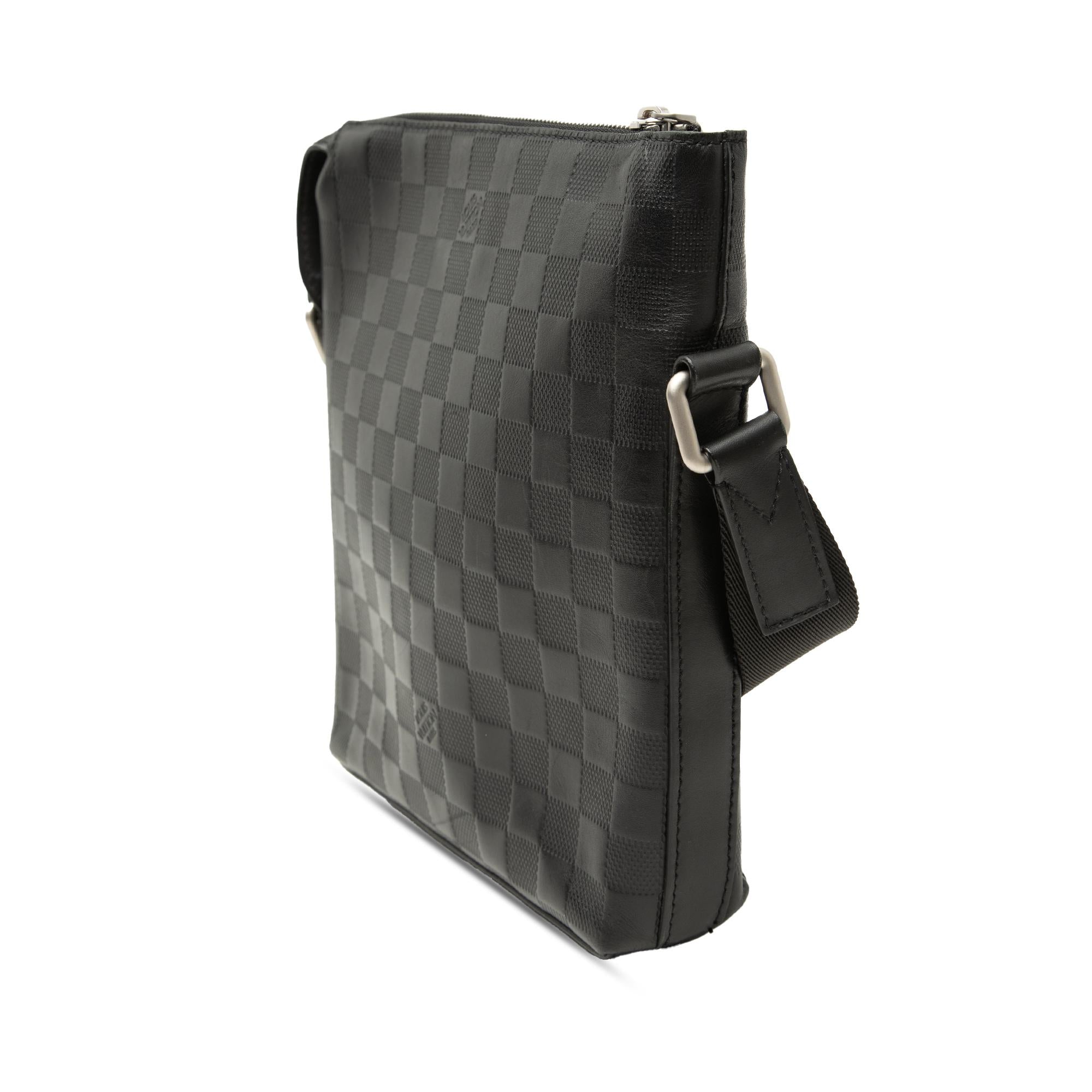 Louis Vuitton Damier Infini Discovery Messenger BB