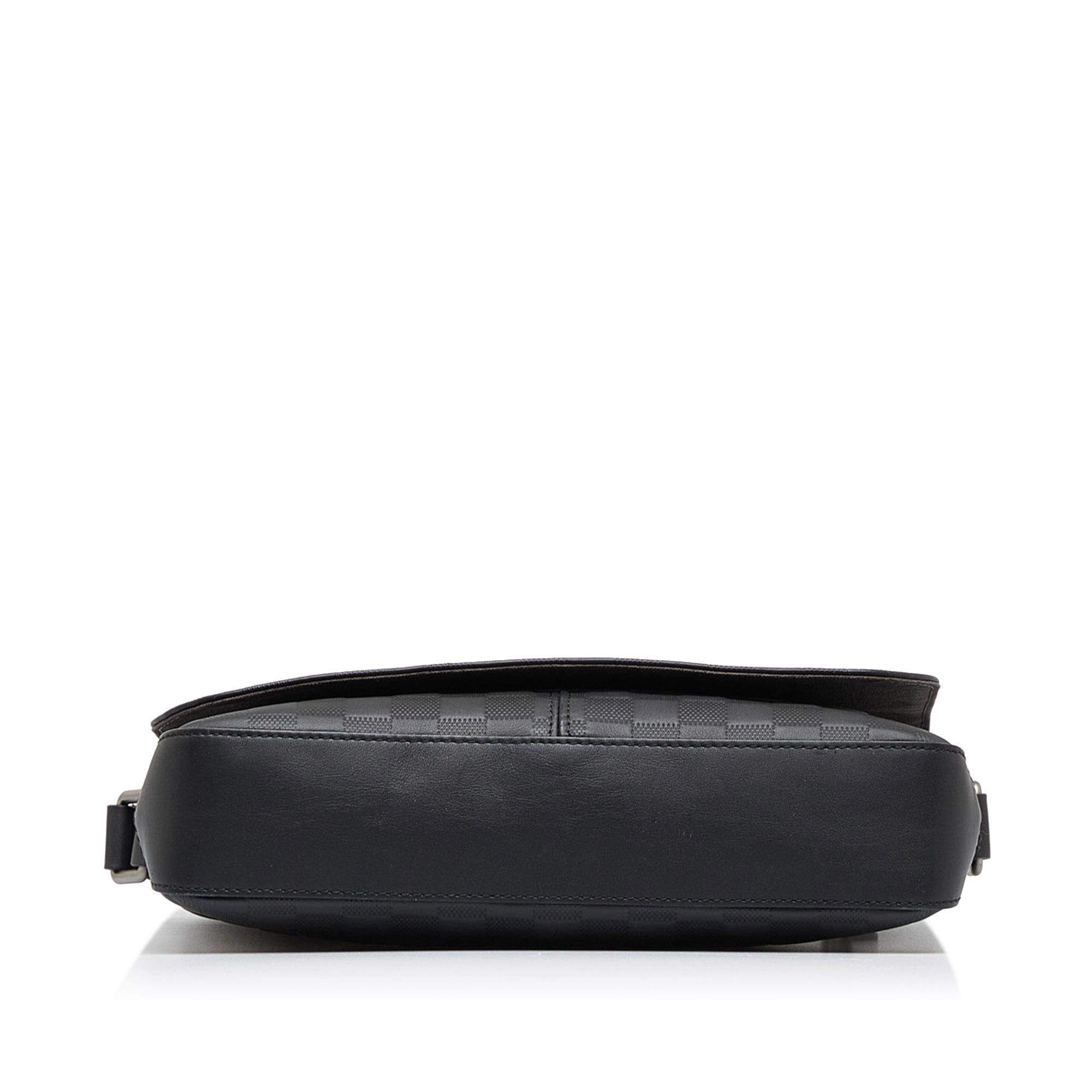 Louis Vuitton Damier Infini District PM (SHG-52WRMl)
