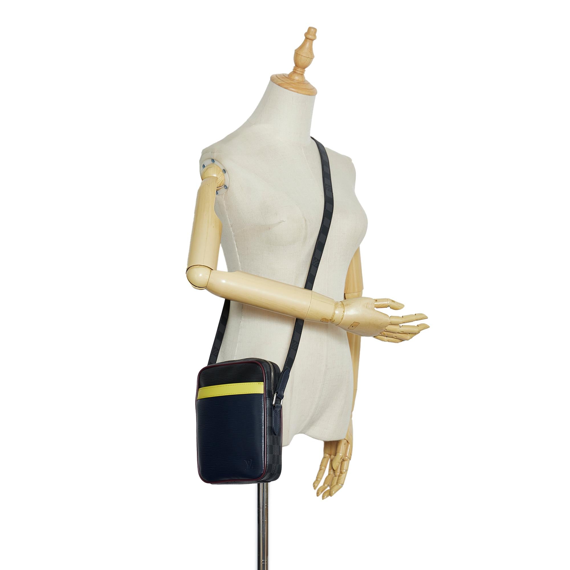 Louis Vuitton Epi Danube (SHG-teNhMG)