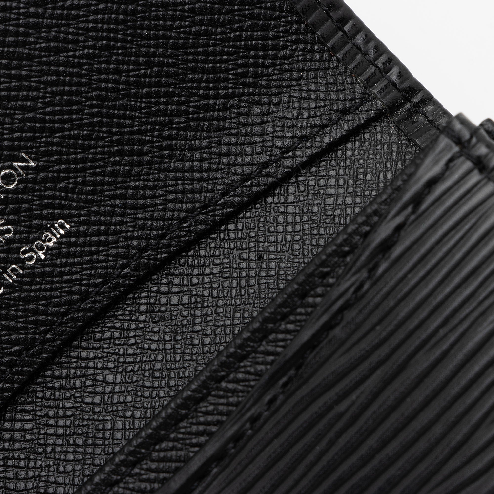 Louis Vuitton Epi Leather Card Case (SHF-vekghz)