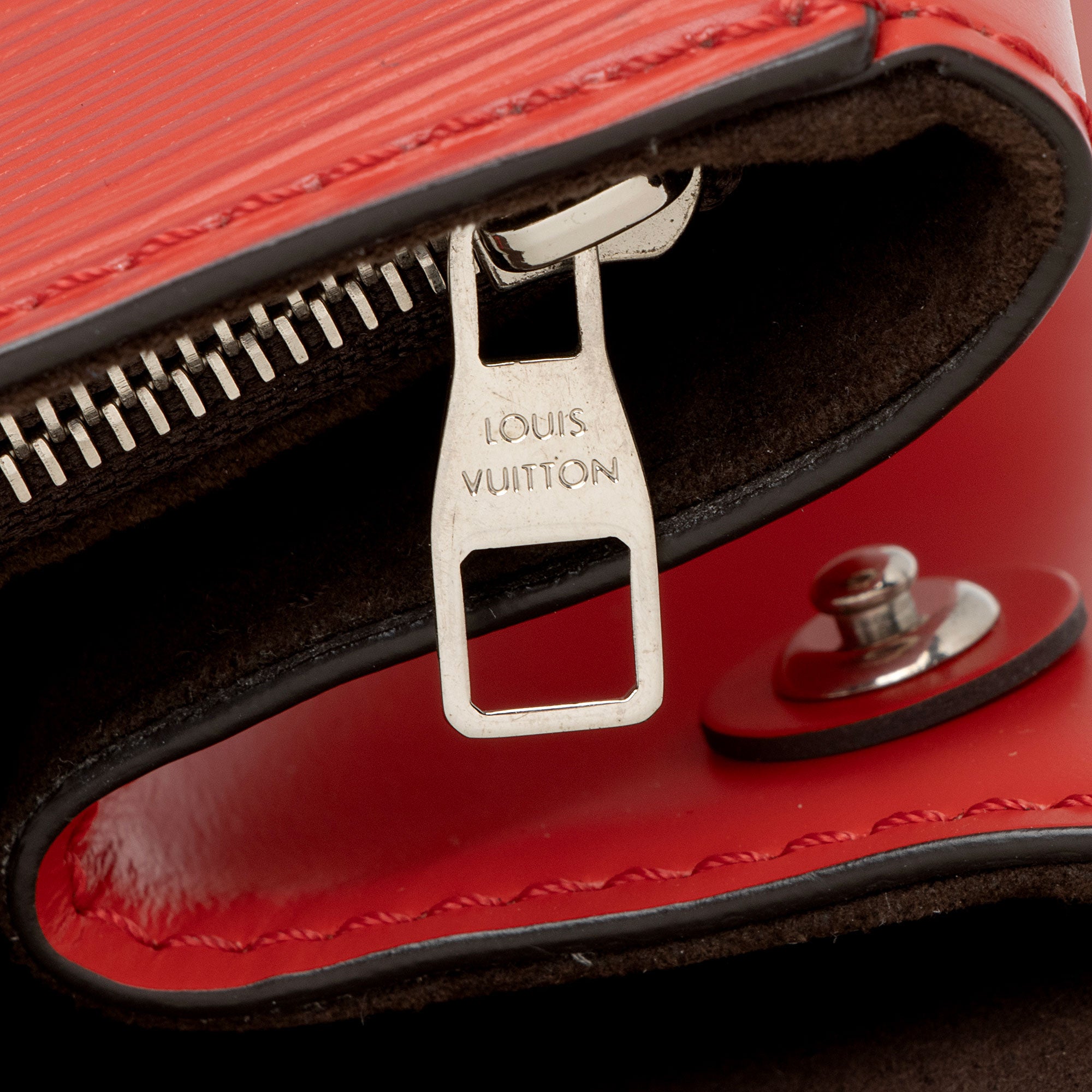 Louis Vuitton Epi Leather Cluny MM Satchel (SHF-wNLYrY)