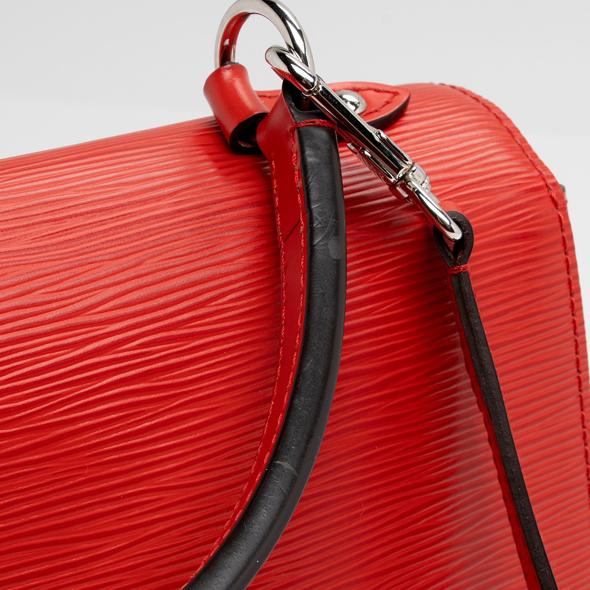 Louis Vuitton Epi Leather Cluny MM Satchel (SHF-wNLYrY)