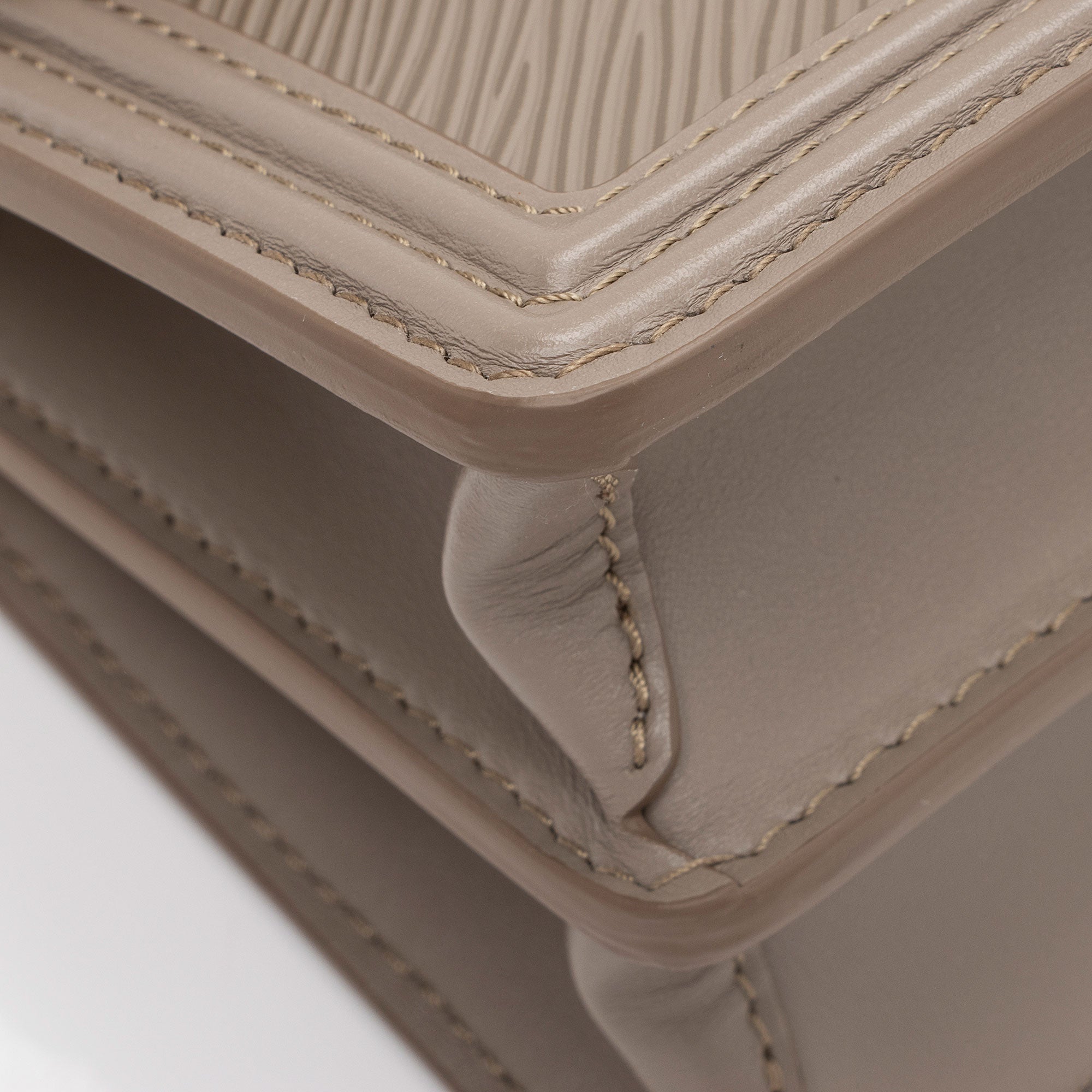 Louis Vuitton Epi Leather Mini Dauphine Shoulder Bag (SHF-97mmnE)