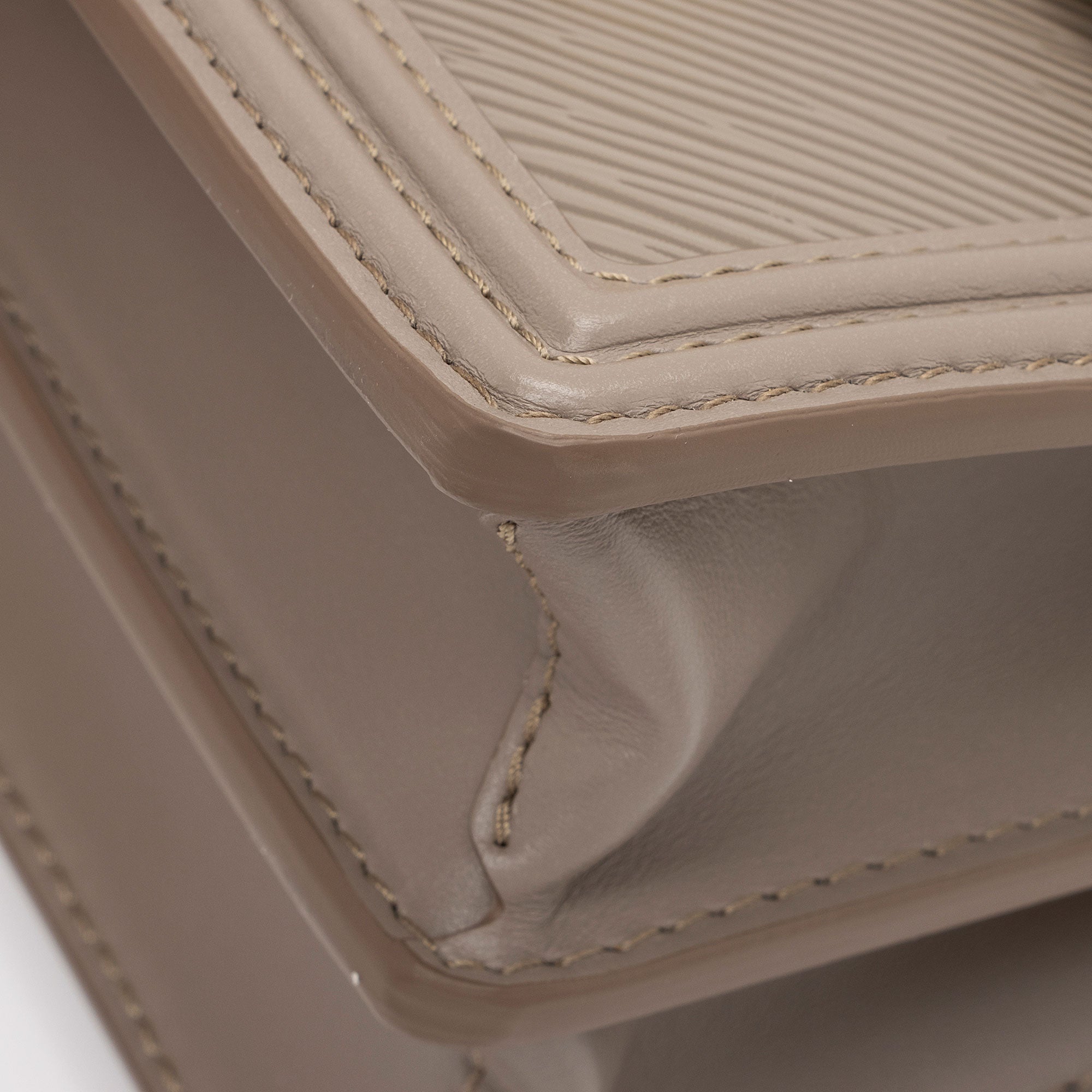 Louis Vuitton Epi Leather Mini Dauphine Shoulder Bag (SHF-97mmnE)