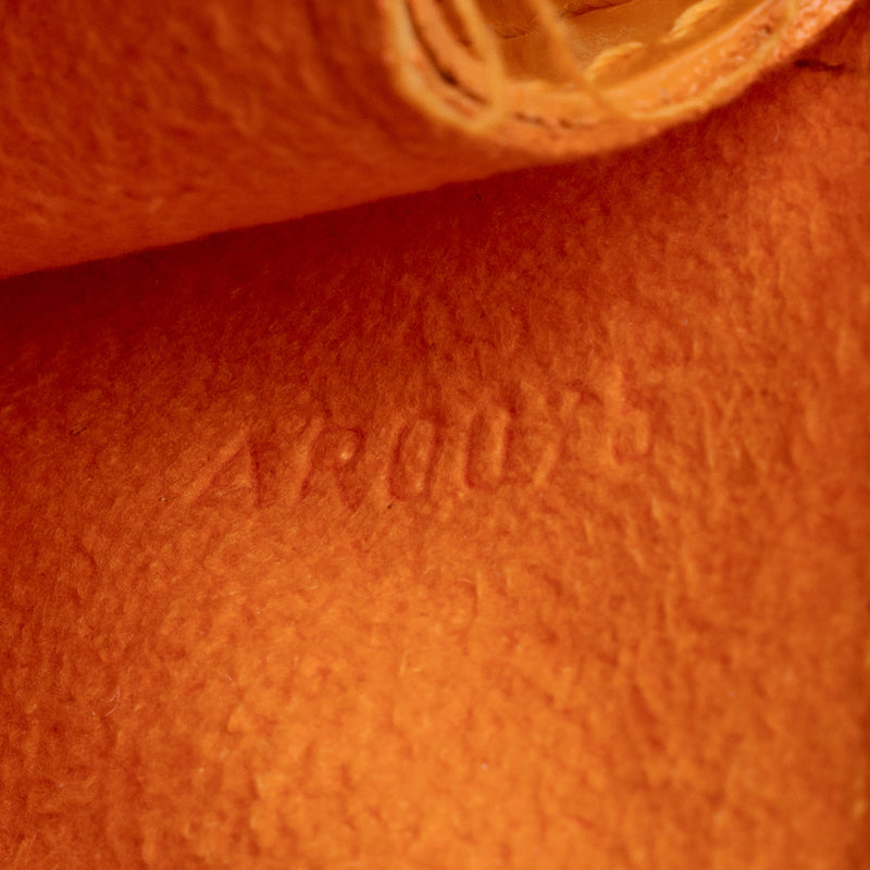 Louis Vuitton Epi Leather Pochette Accessoires (SHF-K8wXuO)