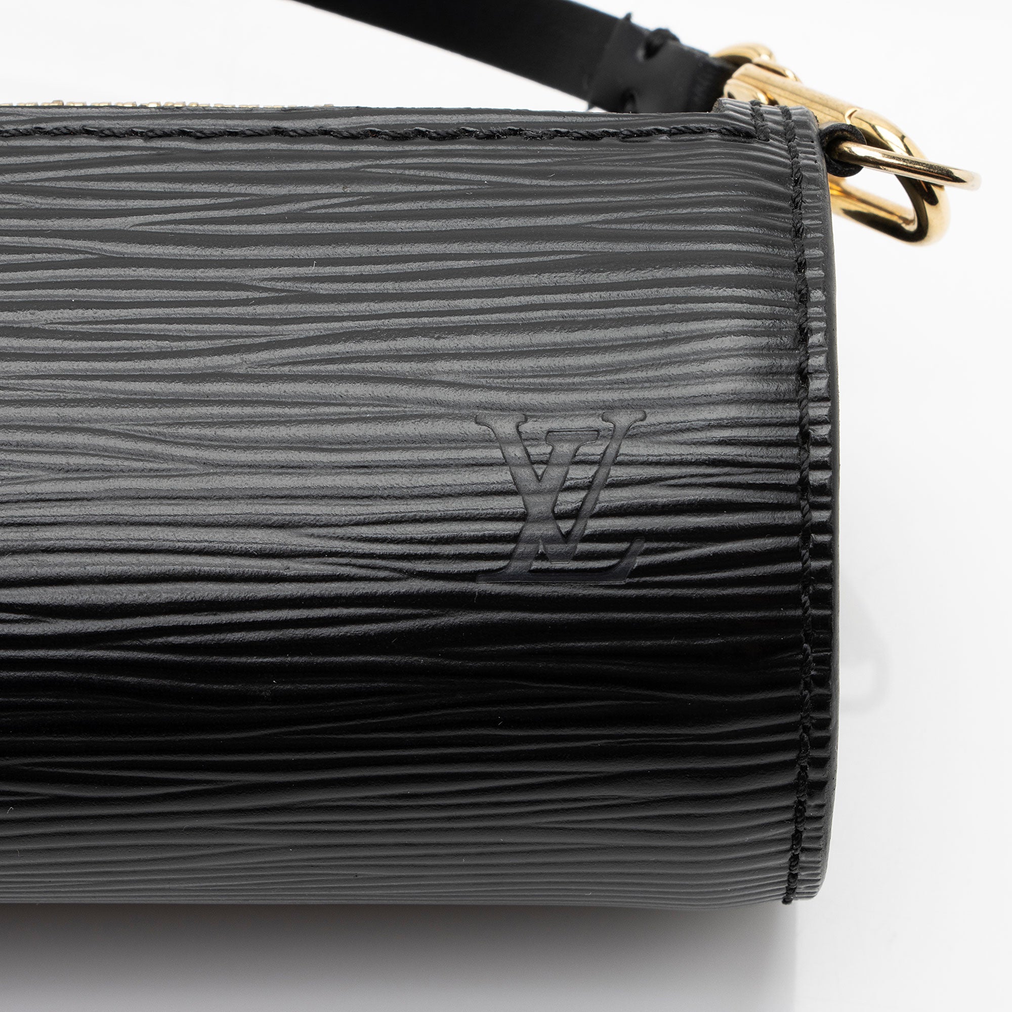 Louis Vuitton Epi Leather Round Pochette (SHF-9AGMrJ)