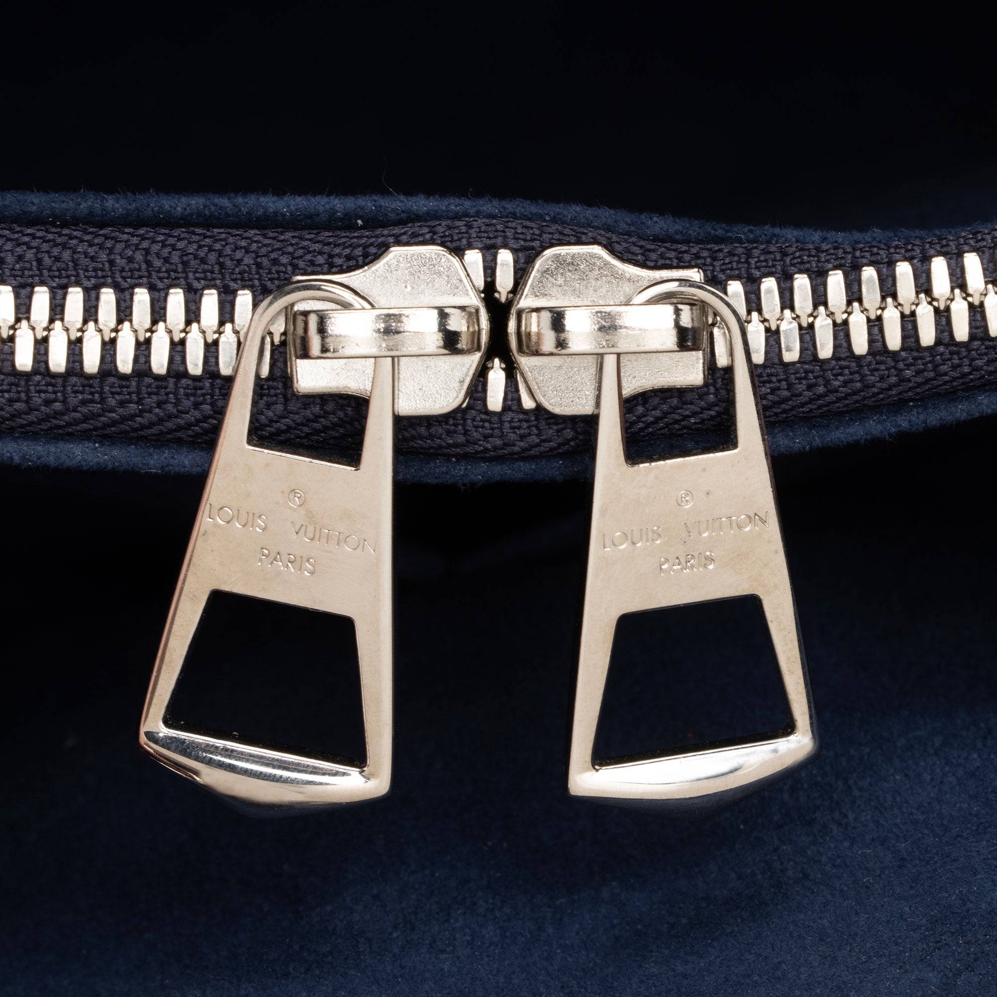 Louis Vuitton Epi Leather Twist Tote (SHF-4ToptI)