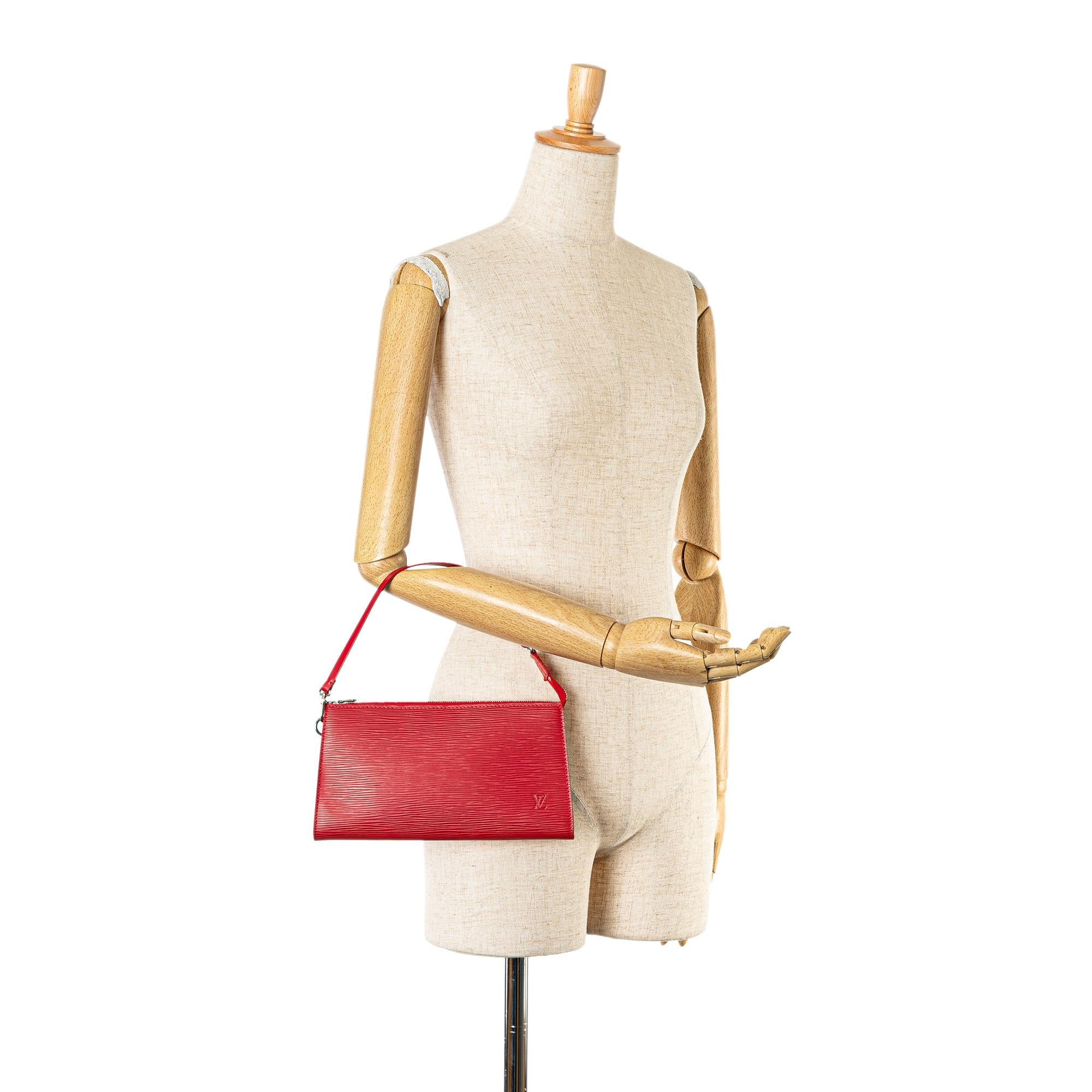 Louis Vuitton Epi Pochette Accessoires (SHG-JwiHK0)