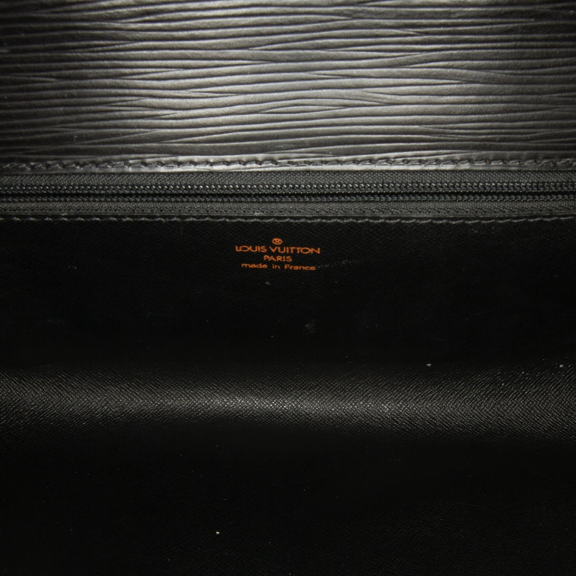 Louis Vuitton Epi Pochette Chaillot (SHG-b8islk)