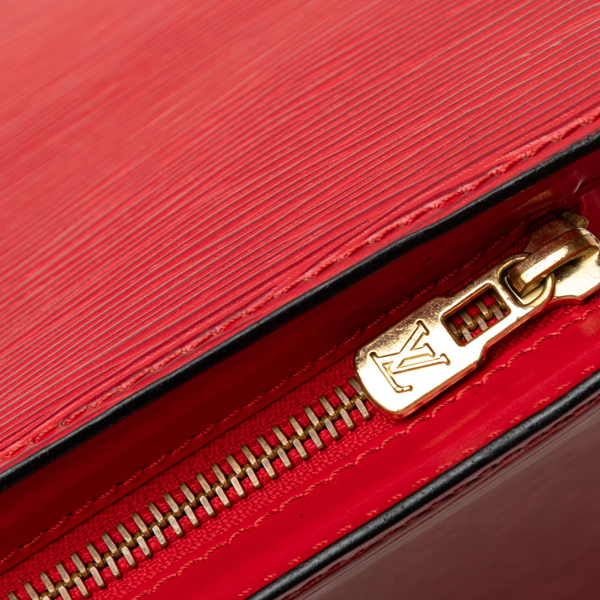 Louis Vuitton Epi Sac Triangle (SHG-SreSvU)