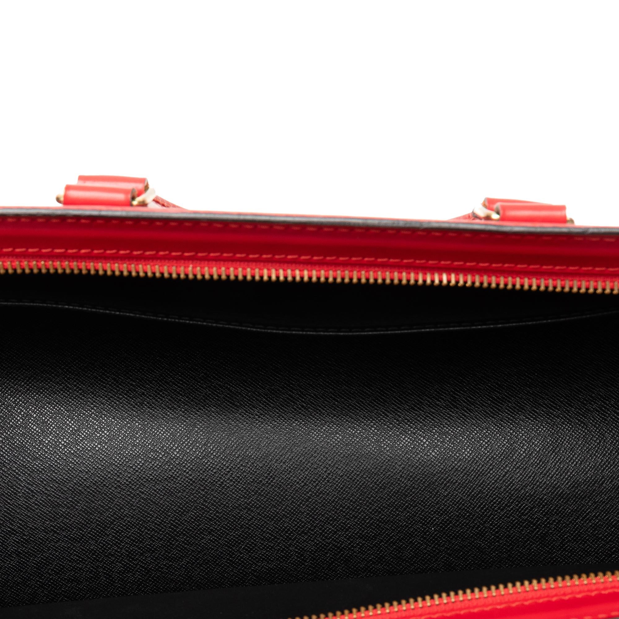 Louis Vuitton Epi Sac Triangle (SHG-SreSvU)