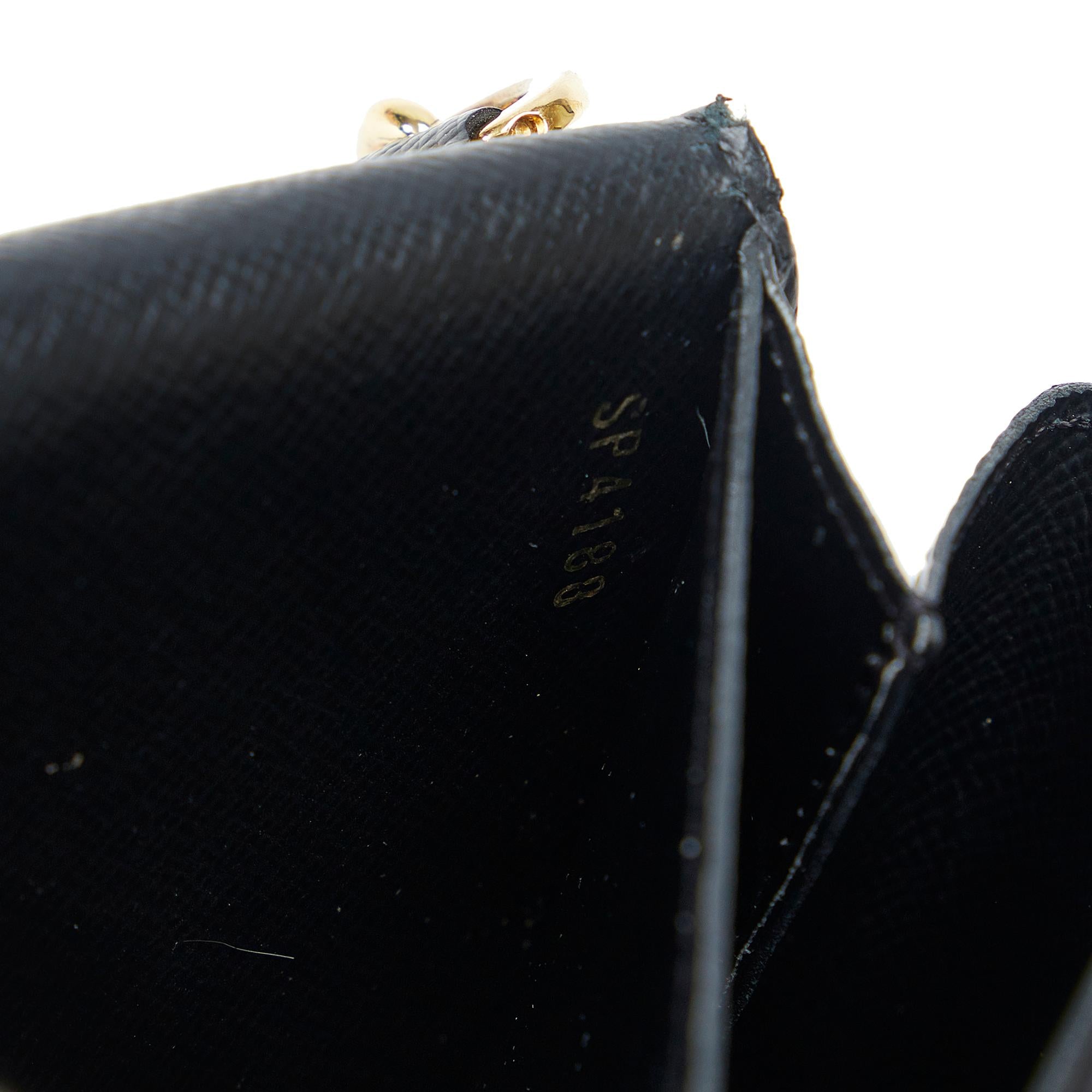 Louis Vuitton Epi Twist Love Lock Chain Wallet (SHG-WDV2bU)