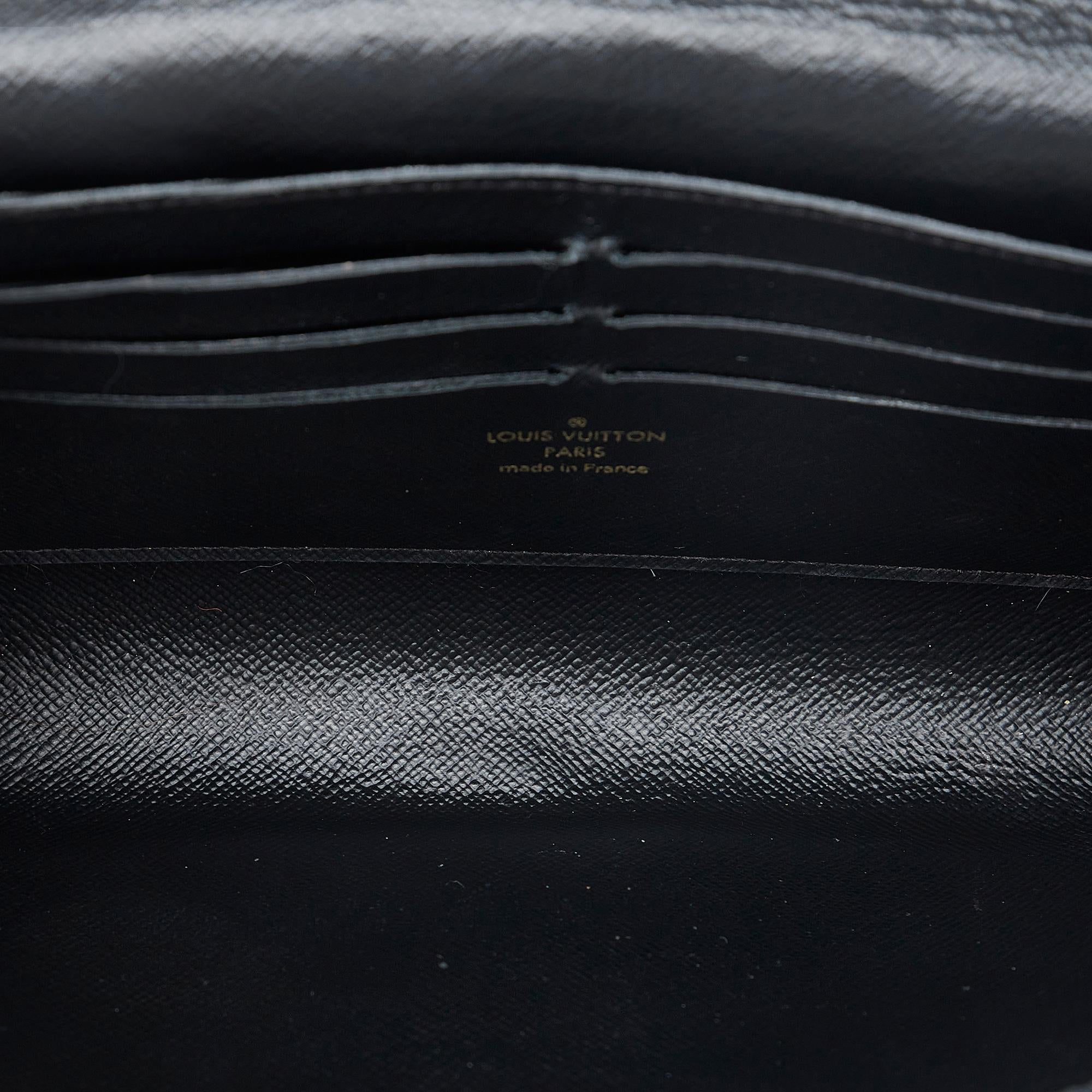 Louis Vuitton Epi Twist Love Lock Chain Wallet (SHG-WDV2bU)