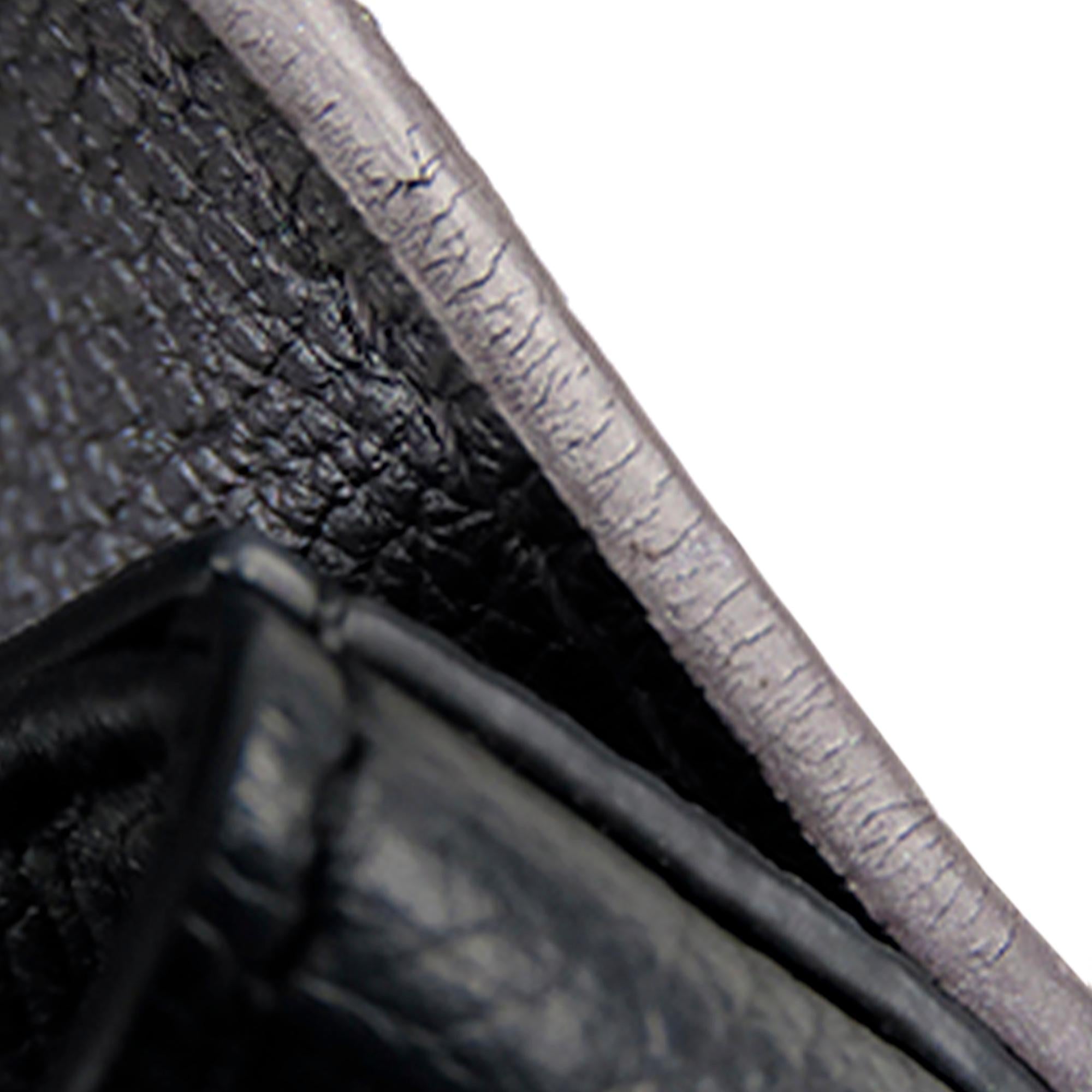 Louis Vuitton Eyelet LockMe II BB (SHG-Wmv6tS)